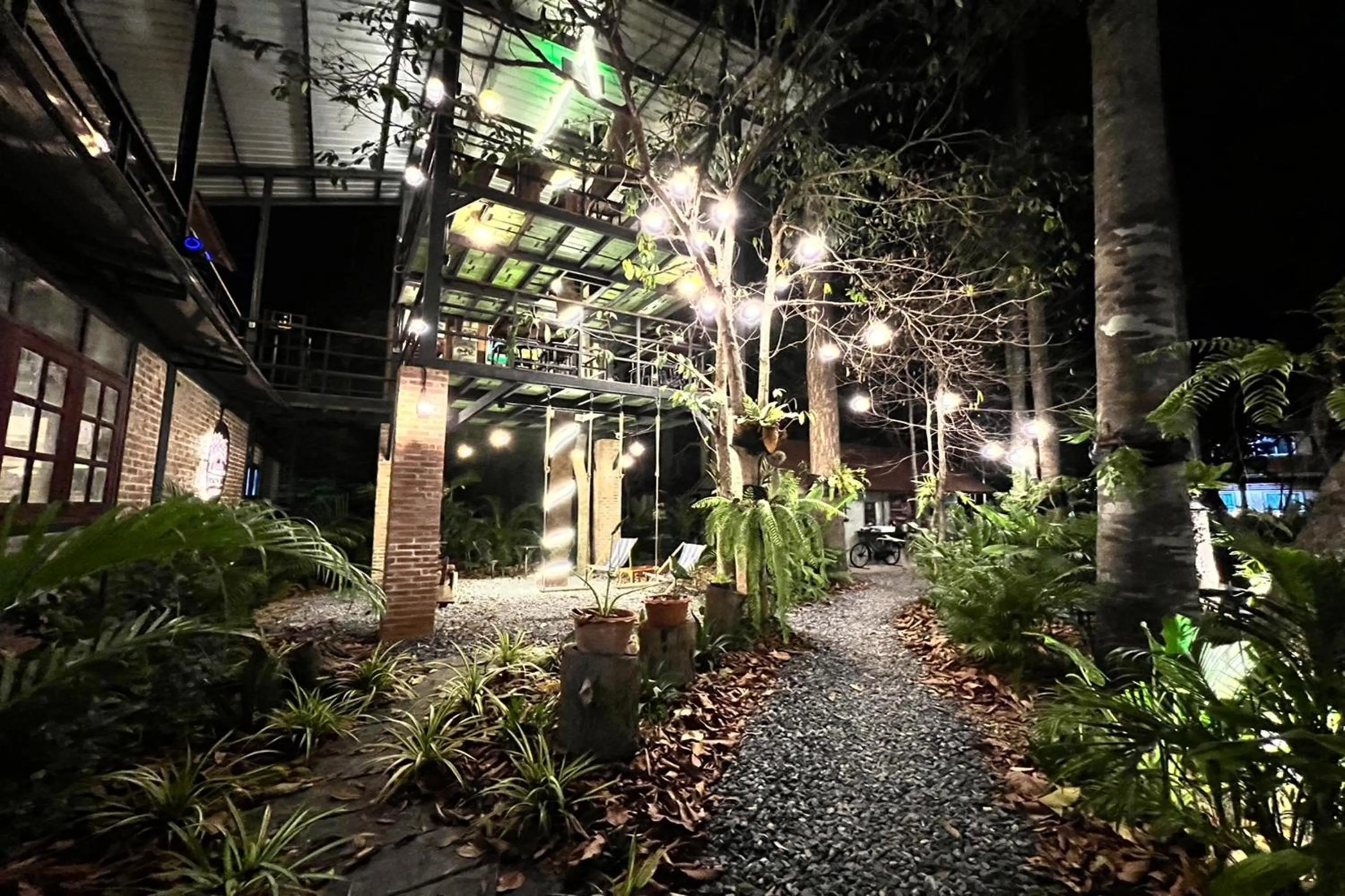 Restaurant/places to eat in Koon Hom Apartment