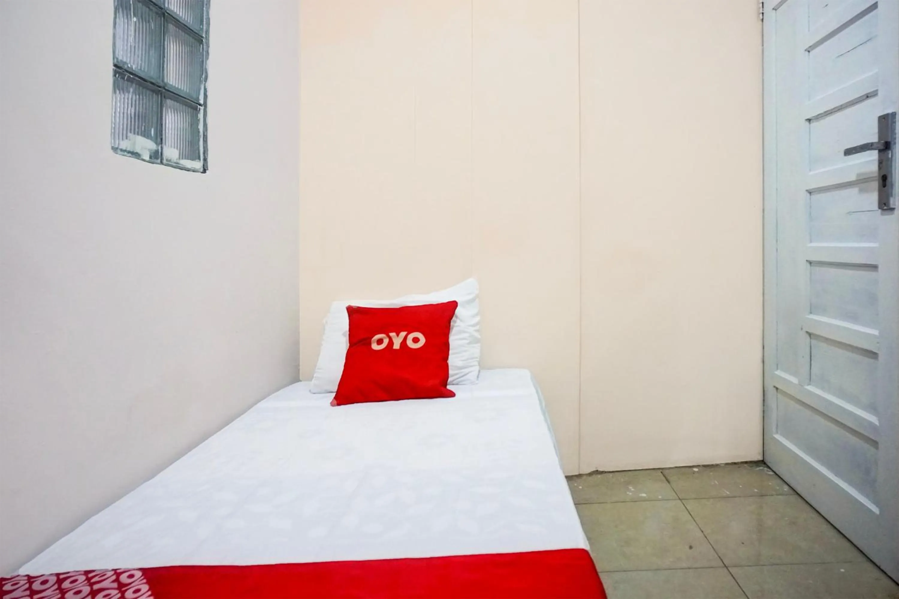 Bedroom, Bed in Hotel O Medan City Center Near Plaza Medan Fair Formerly Waringin Residence