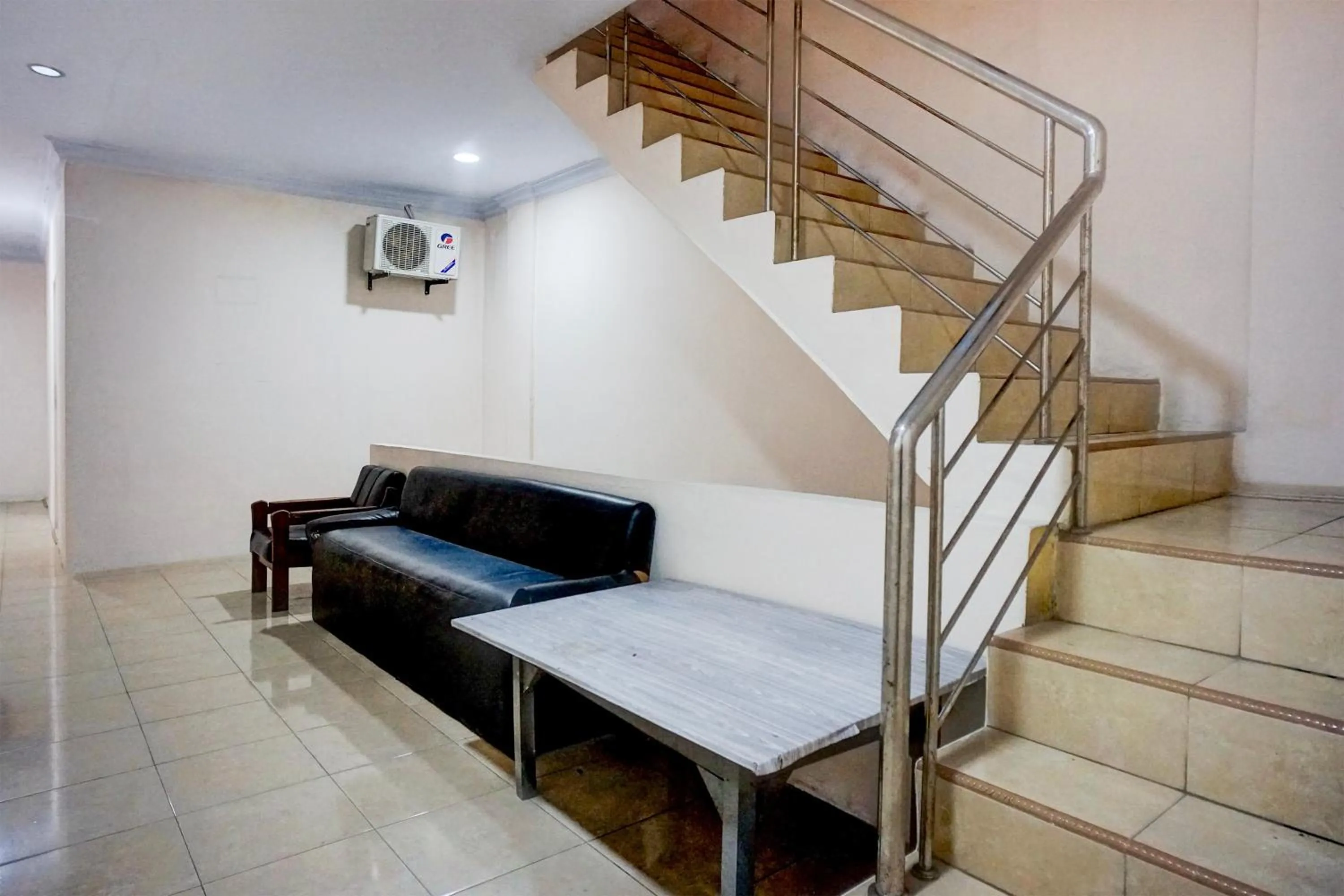 Lobby or reception in Hotel O Medan City Center Near Plaza Medan Fair Formerly Waringin Residence