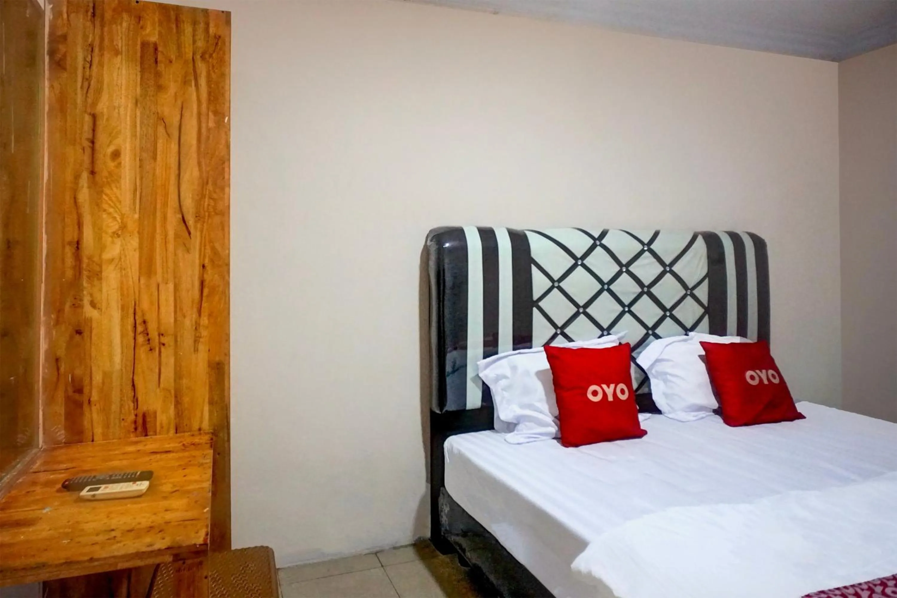 Bedroom, Bed in Hotel O Medan City Center Near Plaza Medan Fair Formerly Waringin Residence