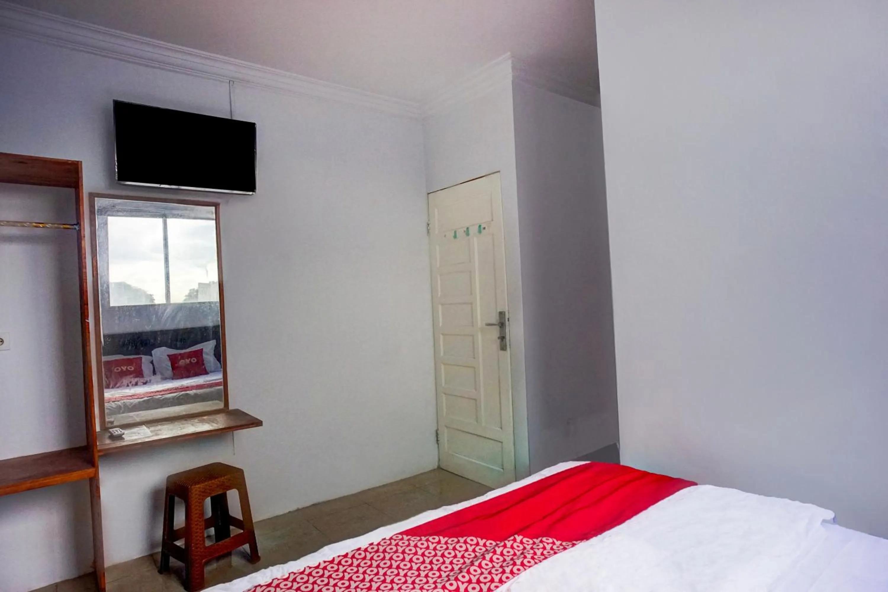 Bedroom, Bed in Hotel O Medan City Center Near Plaza Medan Fair Formerly Waringin Residence