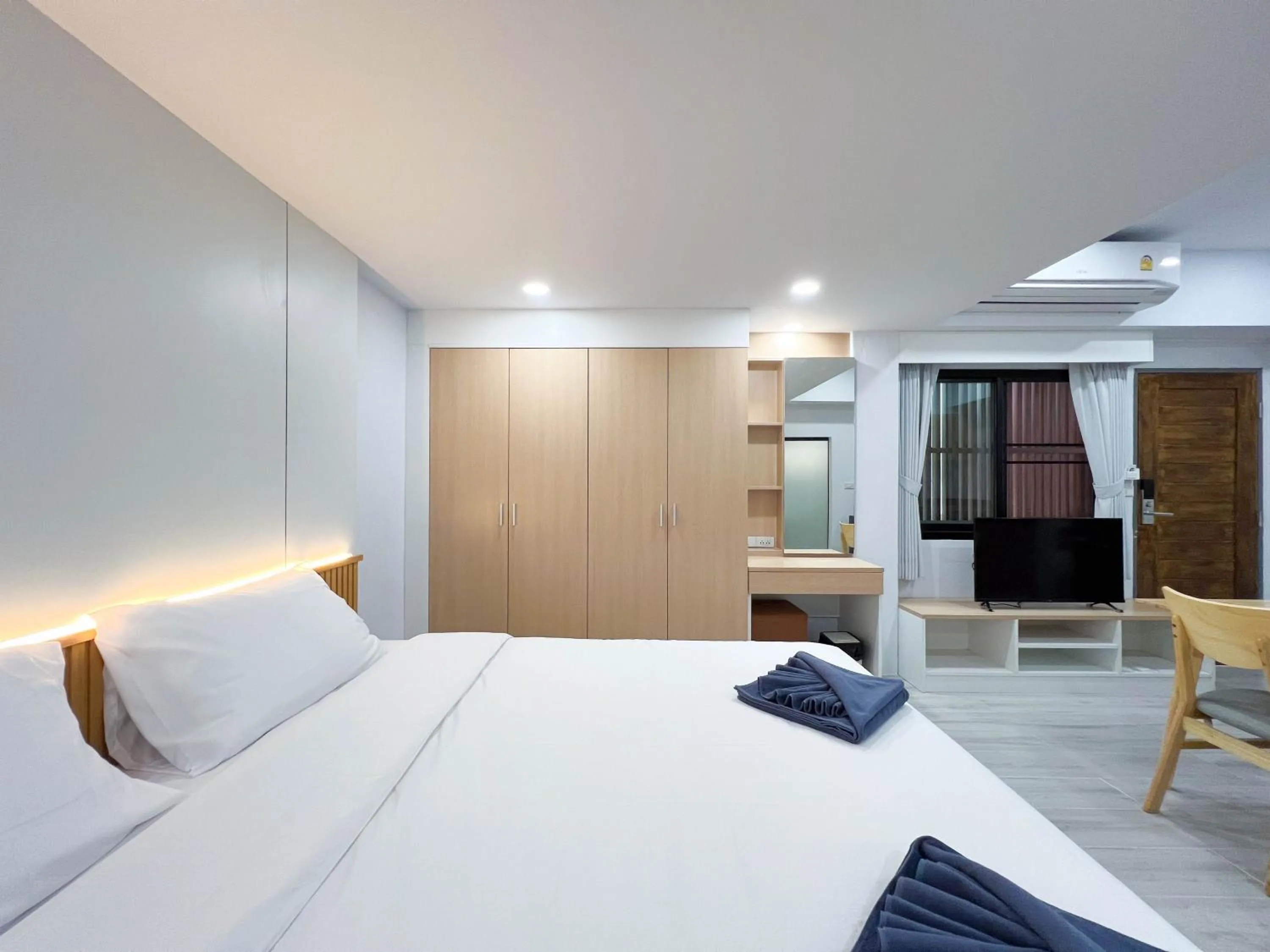 Photo of the whole room, Bed in C You Home at CNX