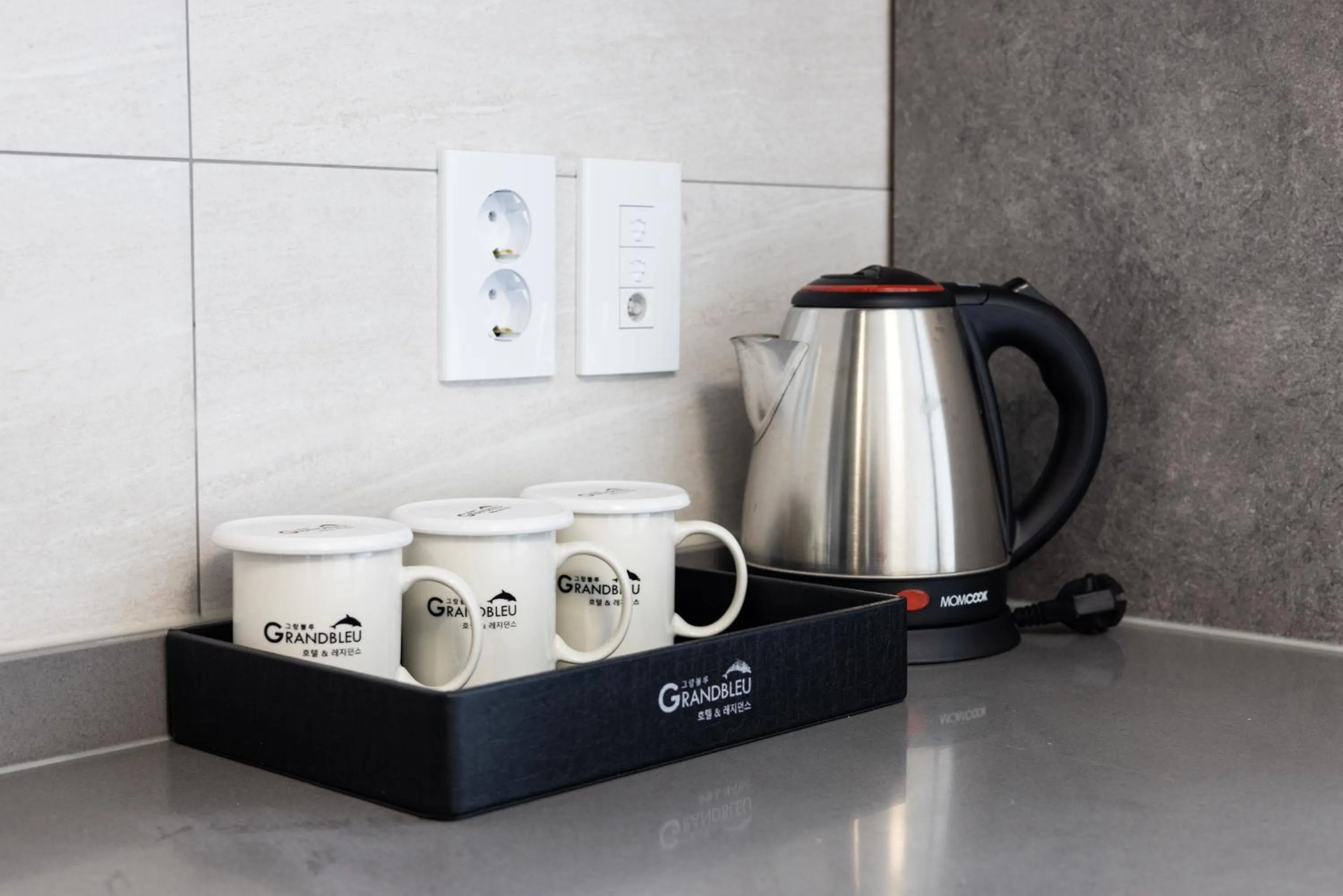 Coffee/tea facilities in Grand Bleu Hotel & Residence
