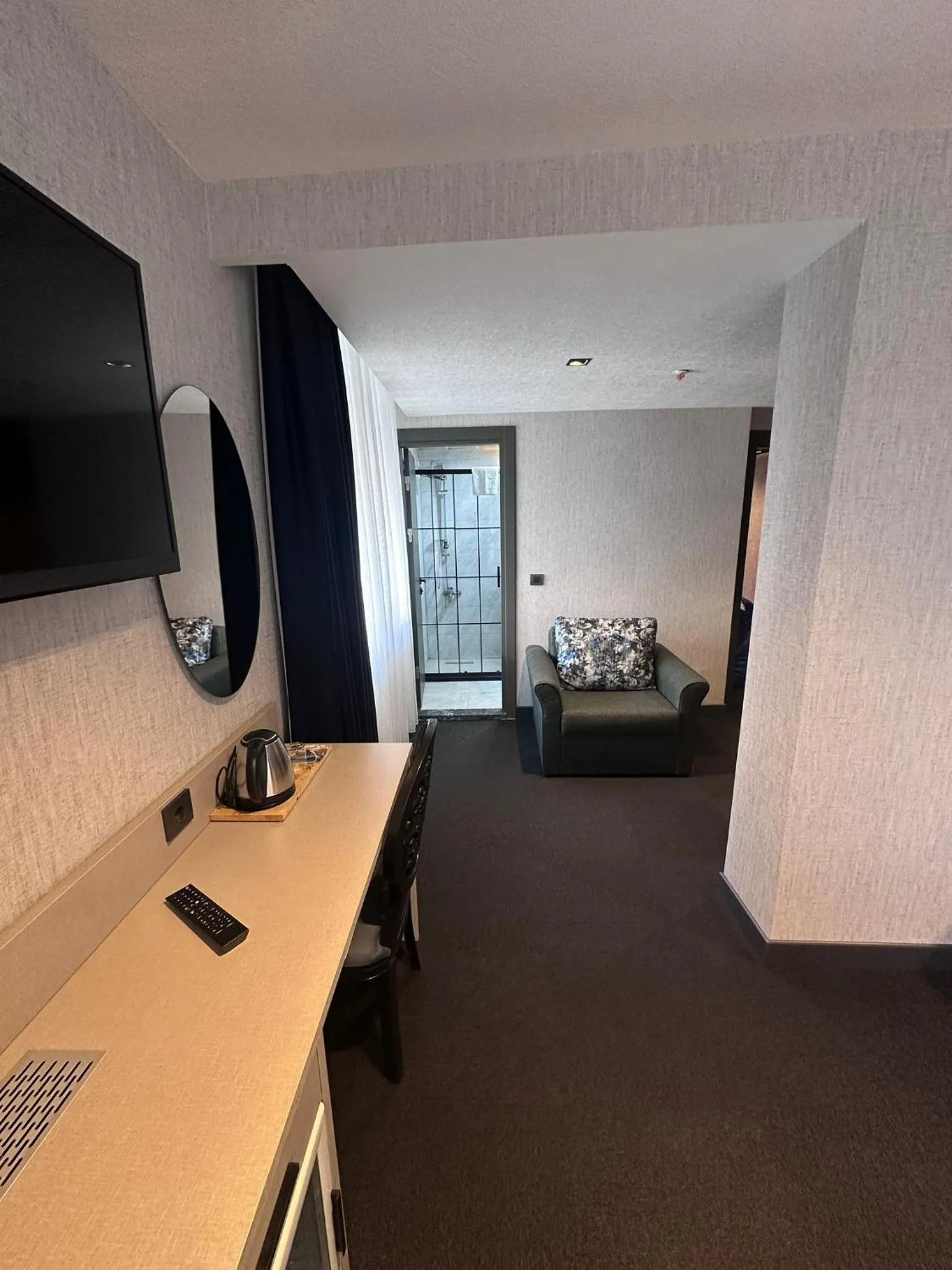 TV and multimedia, Bed in Lamore Hotel