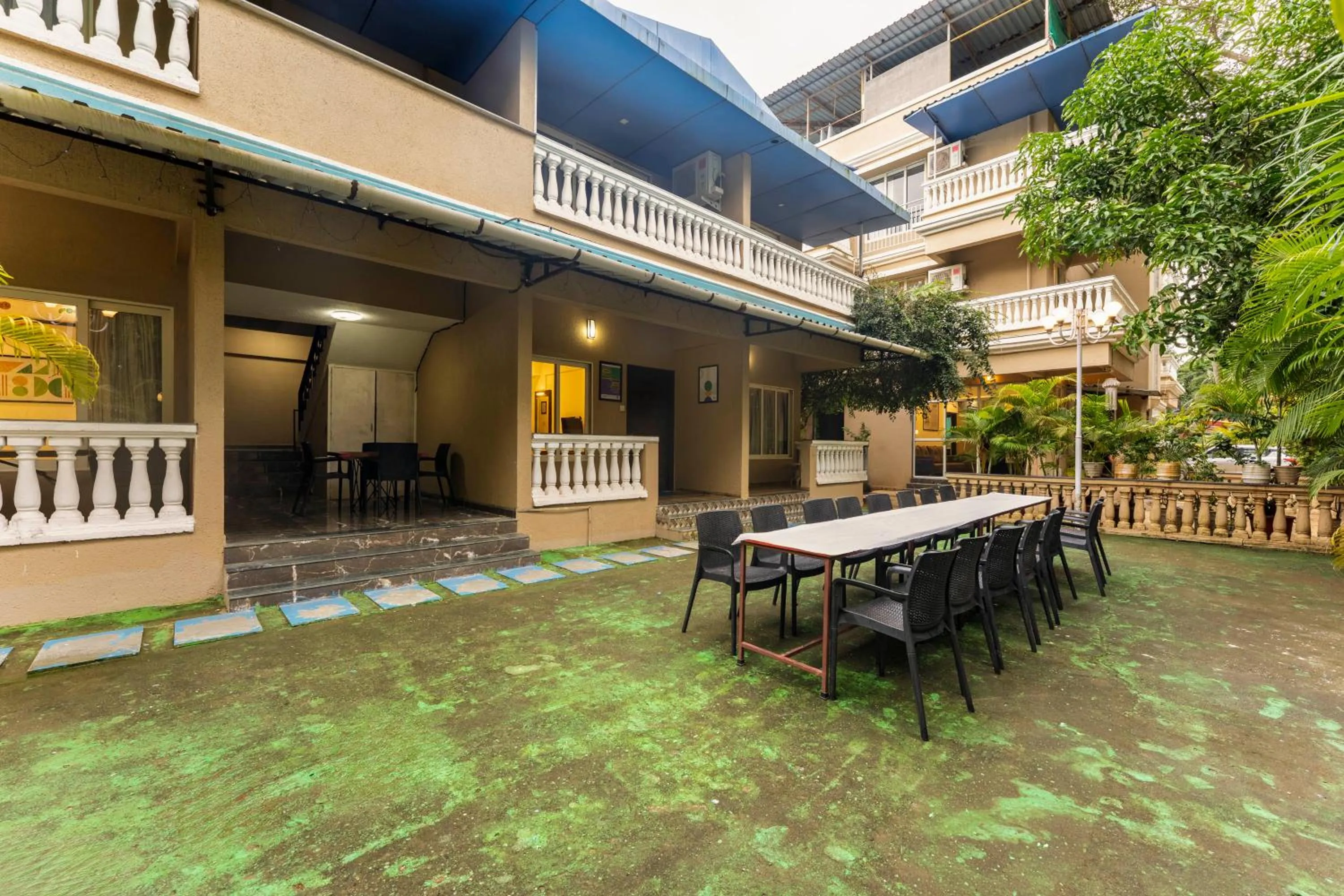 Treebo Blue Roof, Kelwa