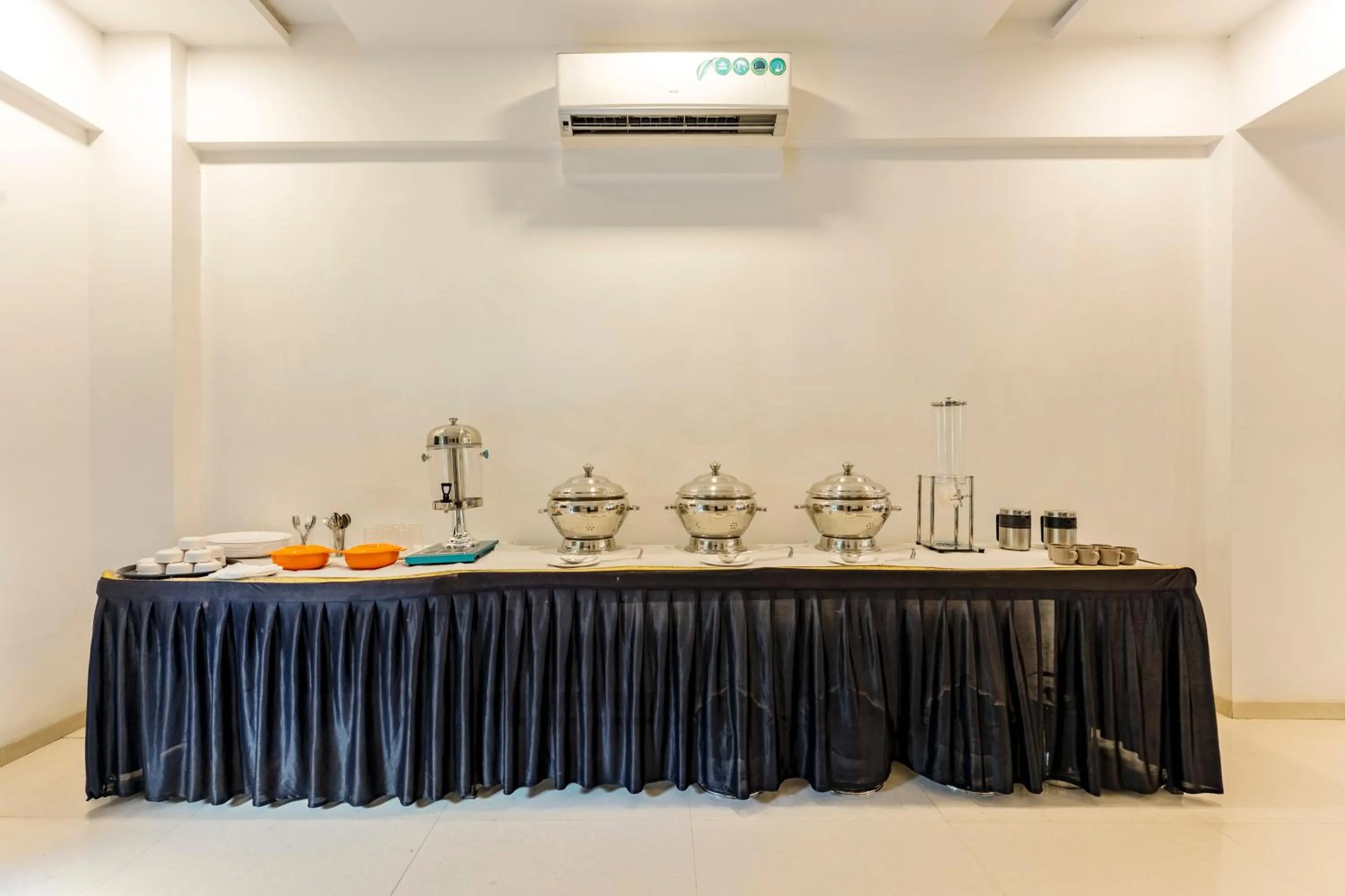 Breakfast in Treebo Blue Roof, Kelwa