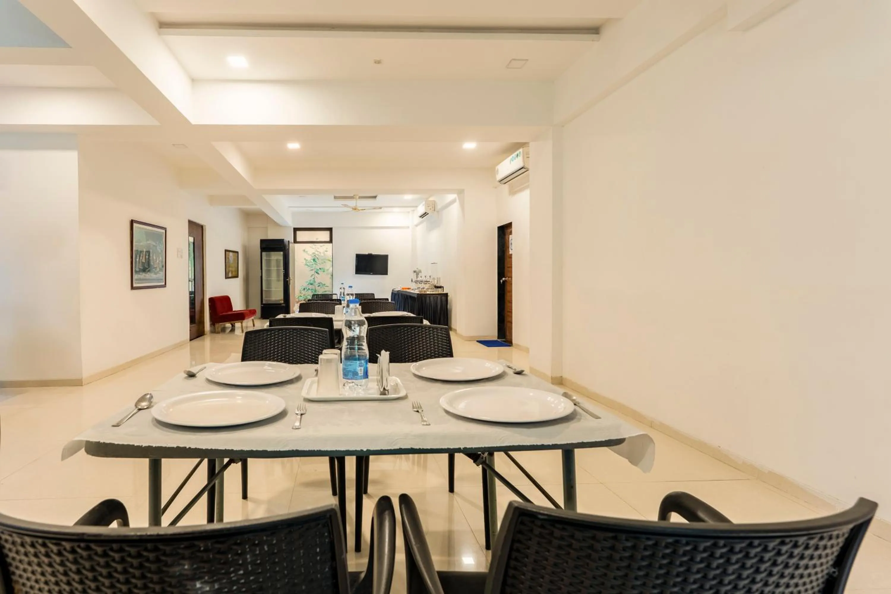 Dining area in Treebo Blue Roof, Kelwa