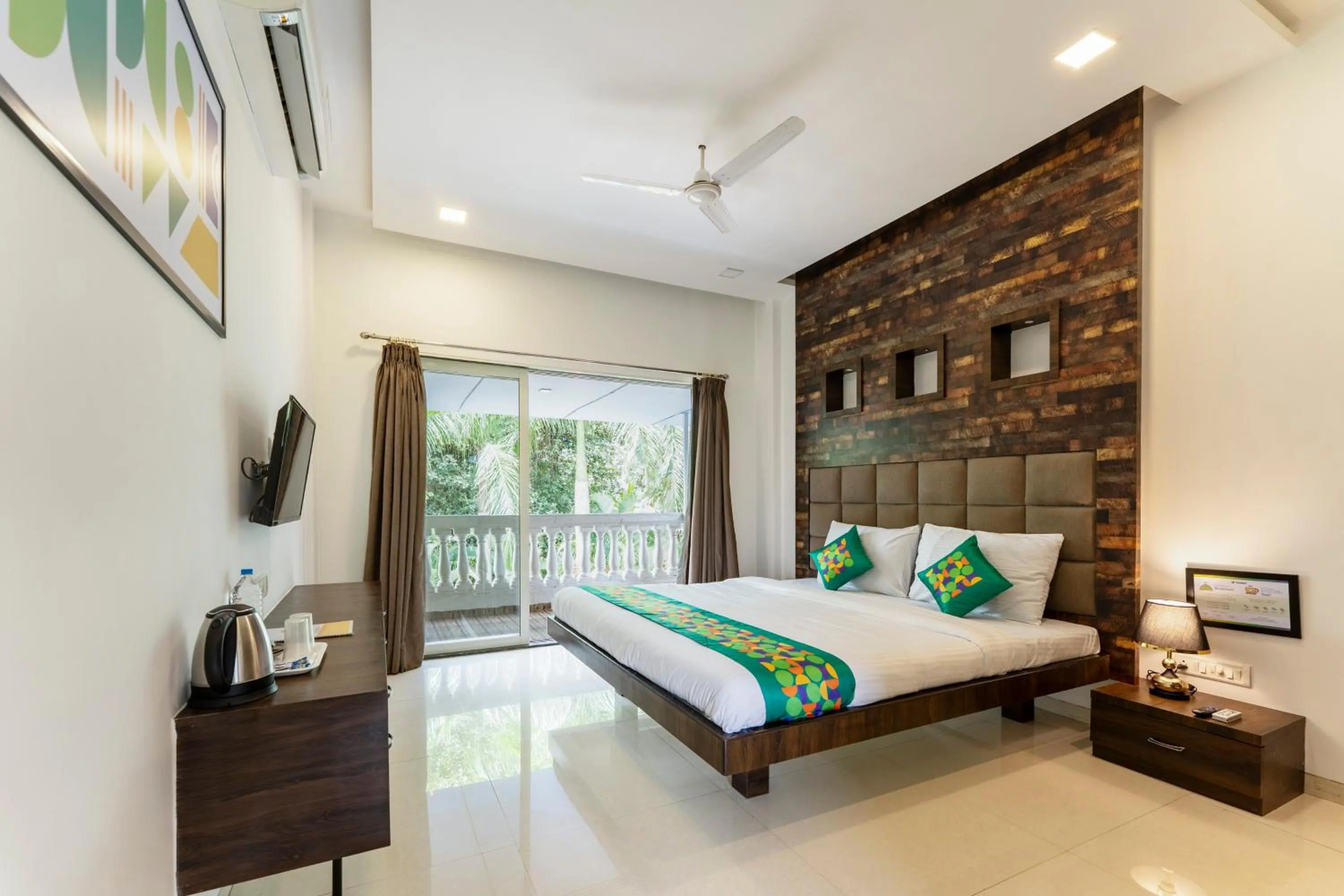 Treebo Blue Roof, Kelwa