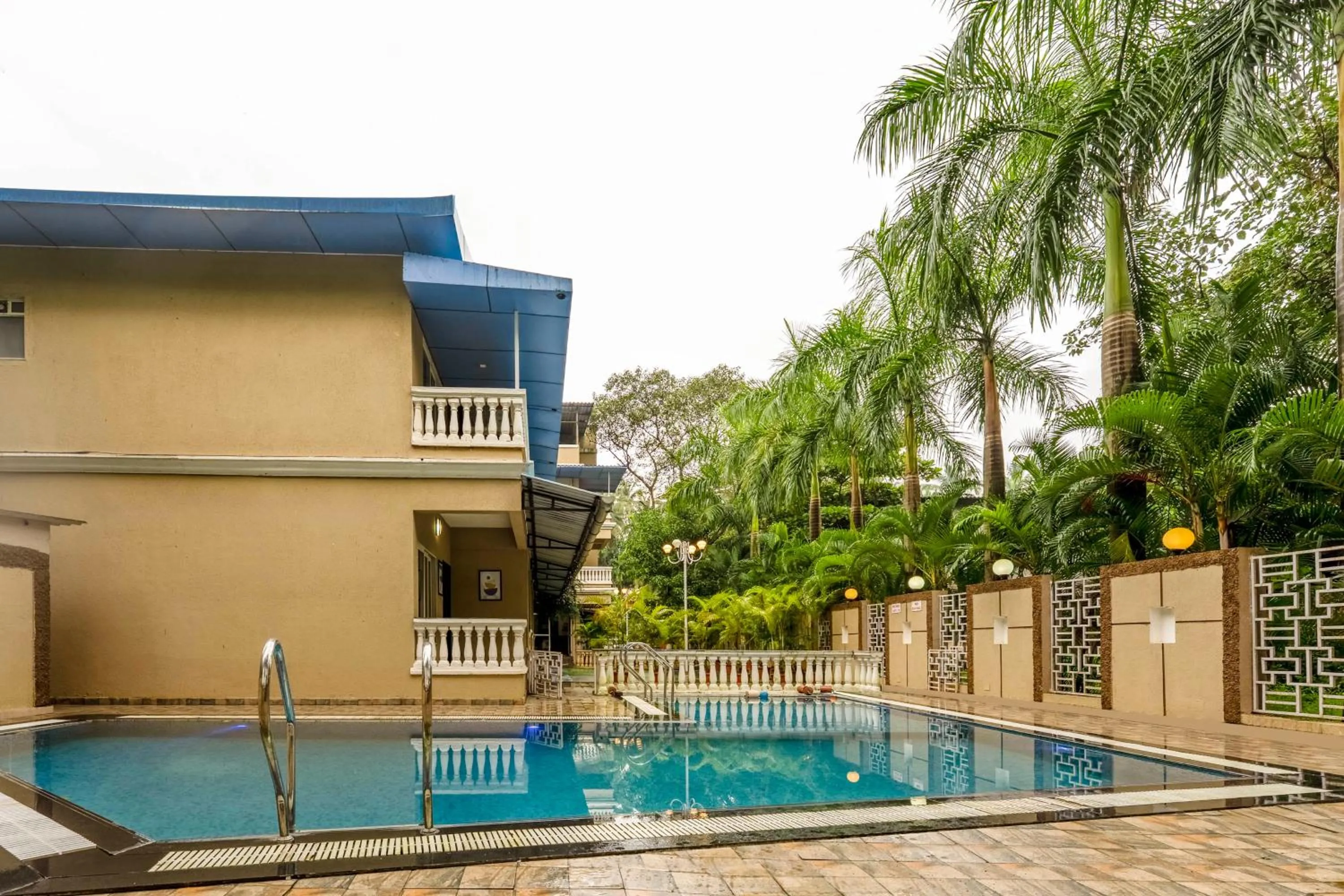 Swimming pool in Treebo Blue Roof, Kelwa