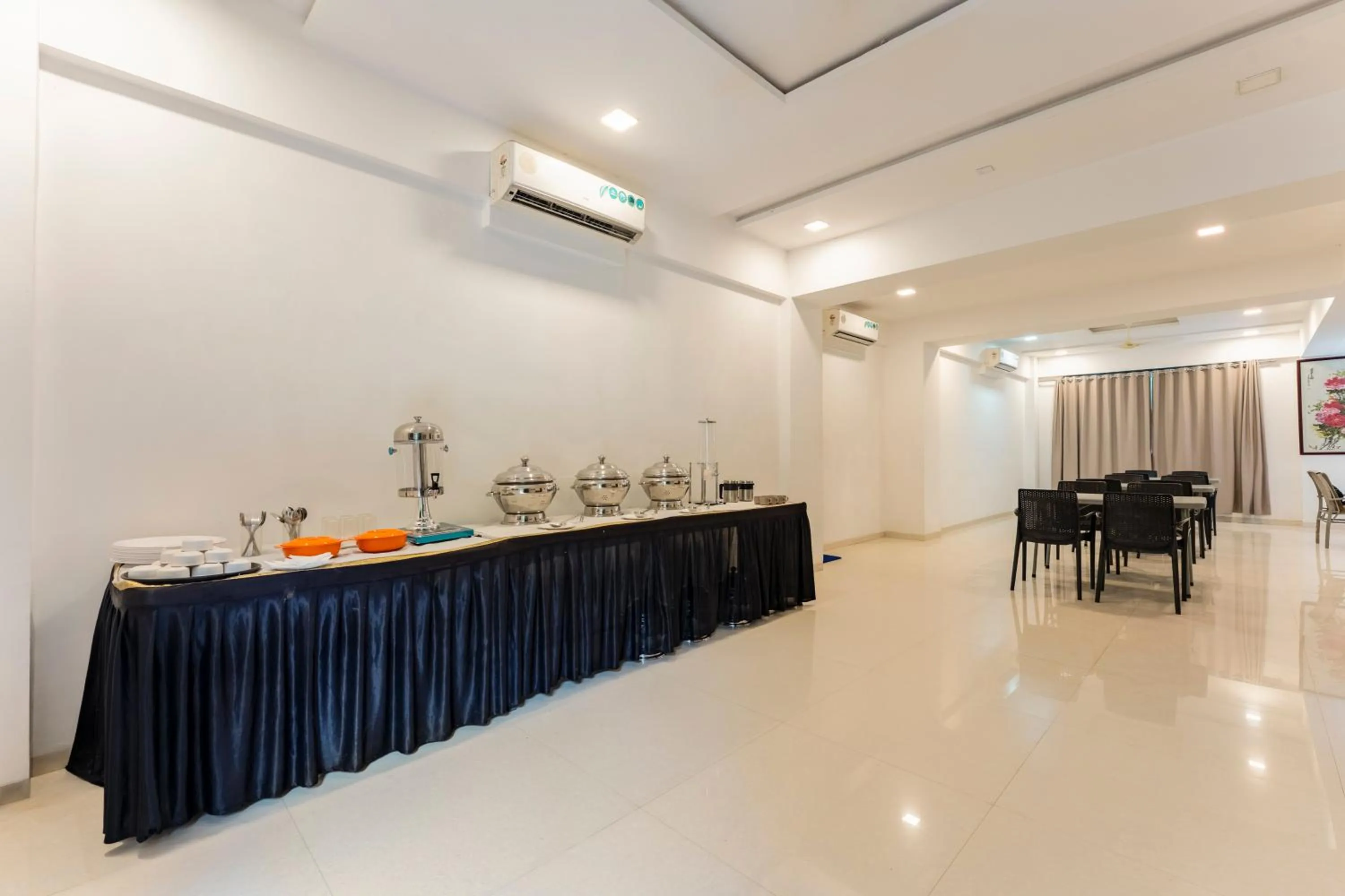 Breakfast in Treebo Blue Roof, Kelwa