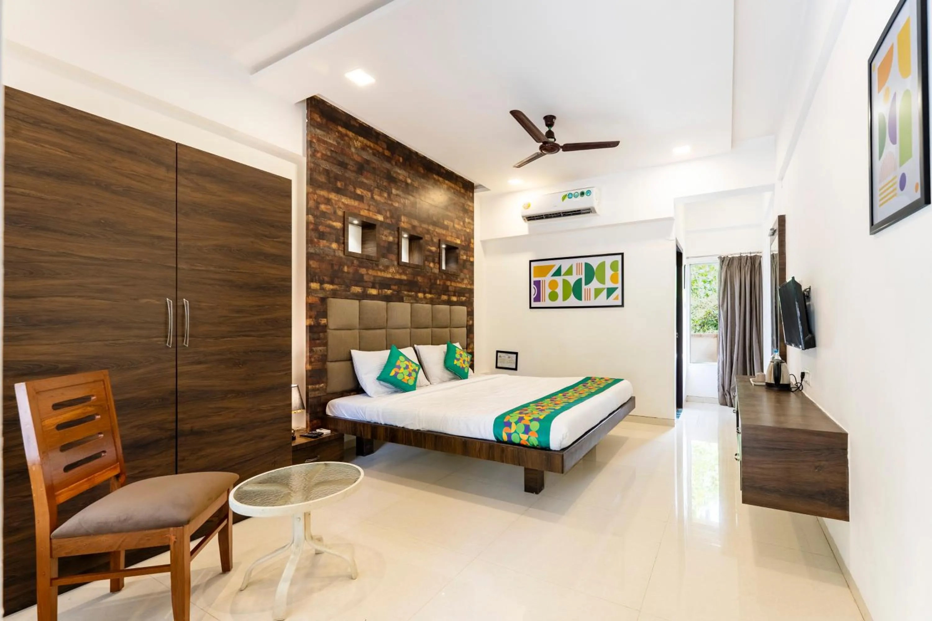 Bedroom, Bed in Treebo Blue Roof, Kelwa