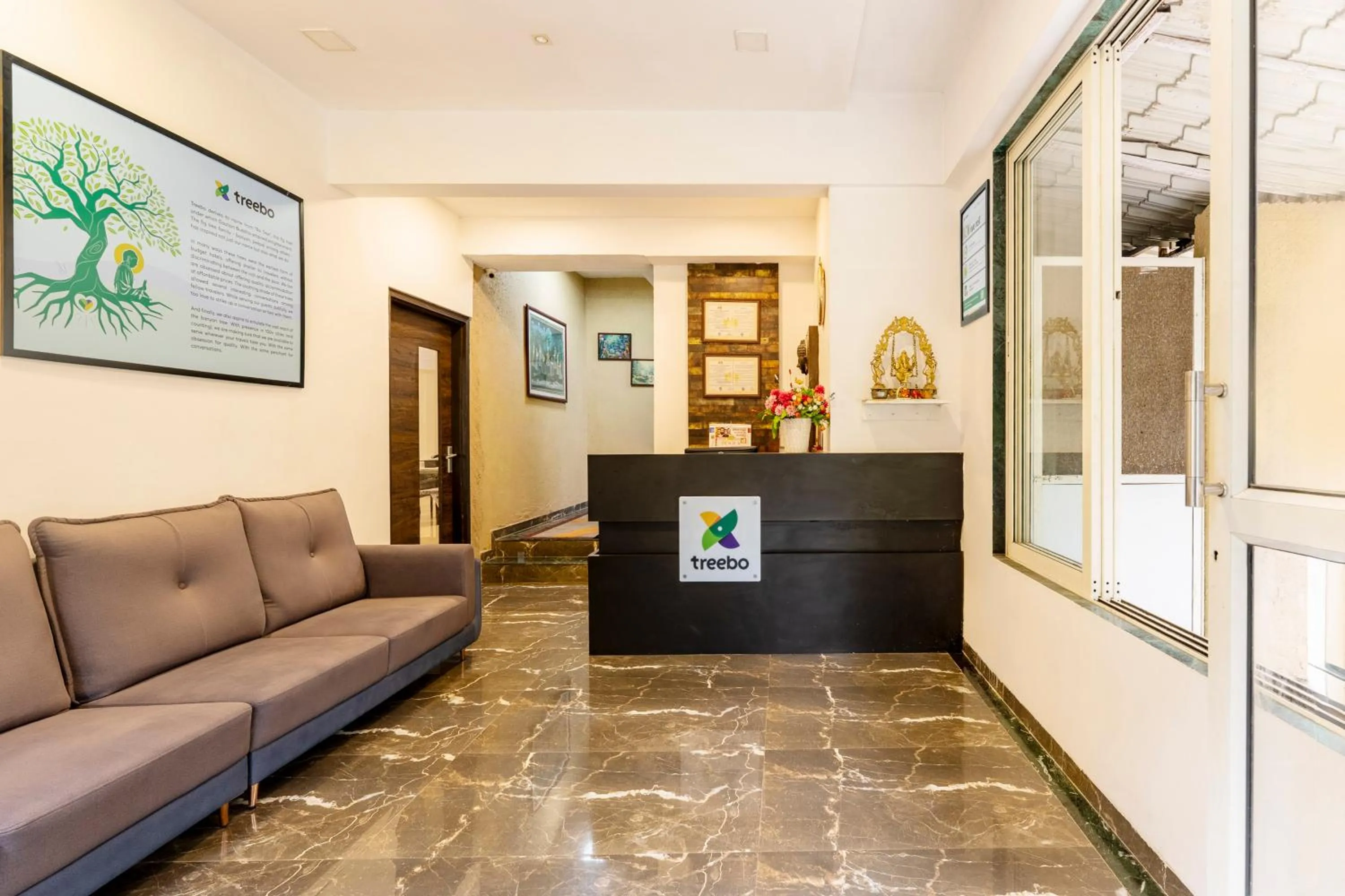 Lobby or reception in Treebo Blue Roof, Kelwa