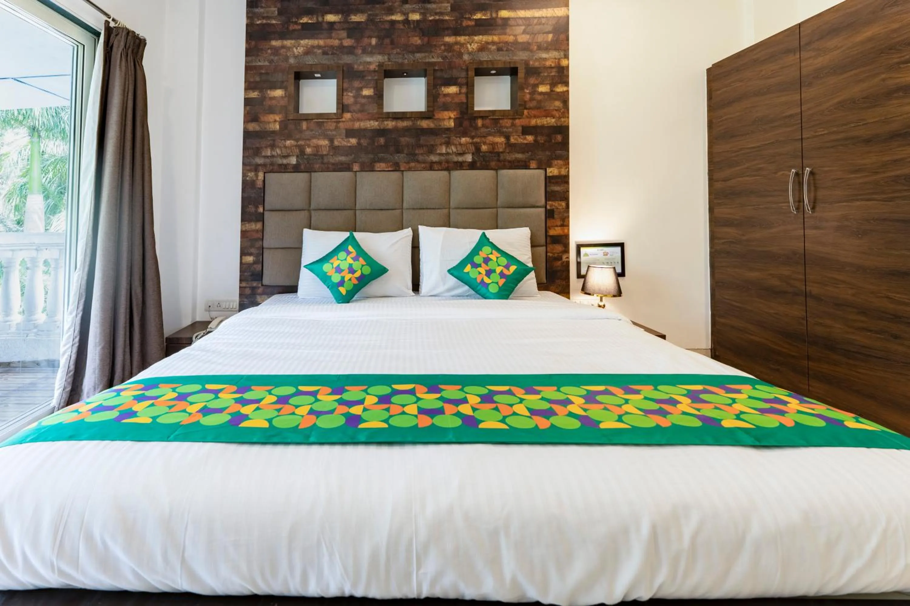 Bedroom, Bed in Treebo Blue Roof, Kelwa