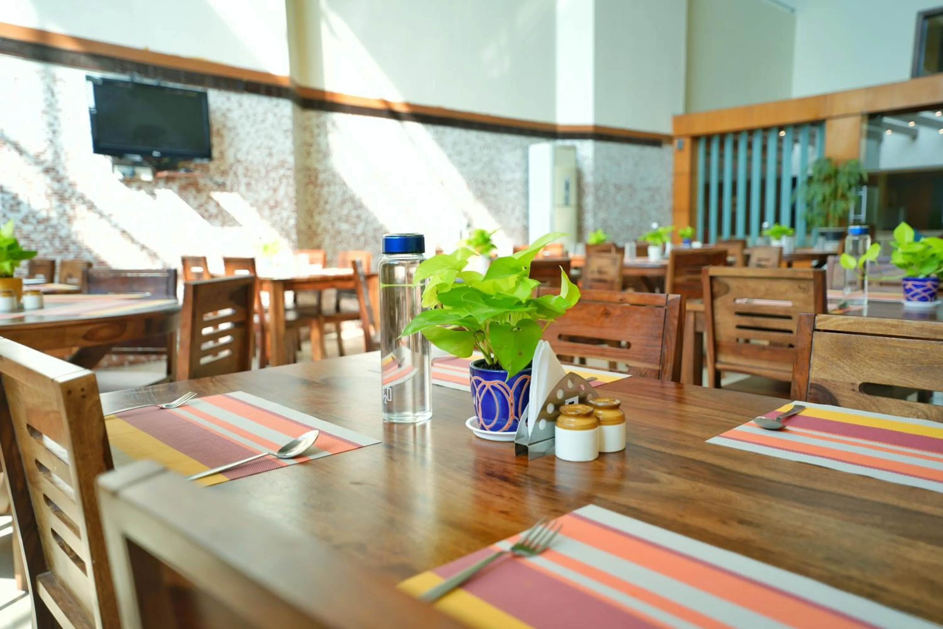 Restaurant/places to eat in The Altruist One Continent