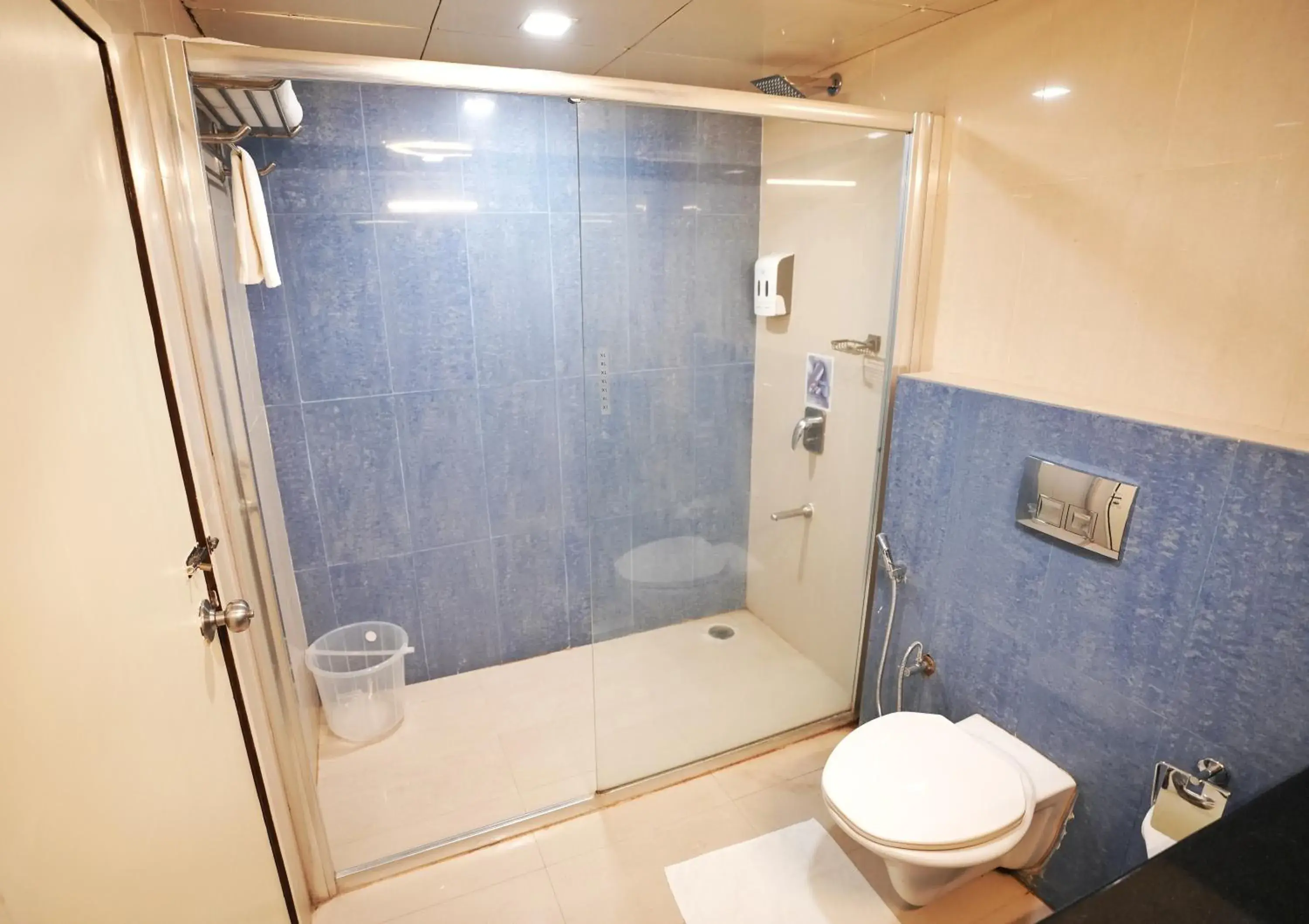 Deluxe Queen Room - single occupancy in The Altruist One Continent Deluxe Queen Room - single occupancy in The Altruist One Continent