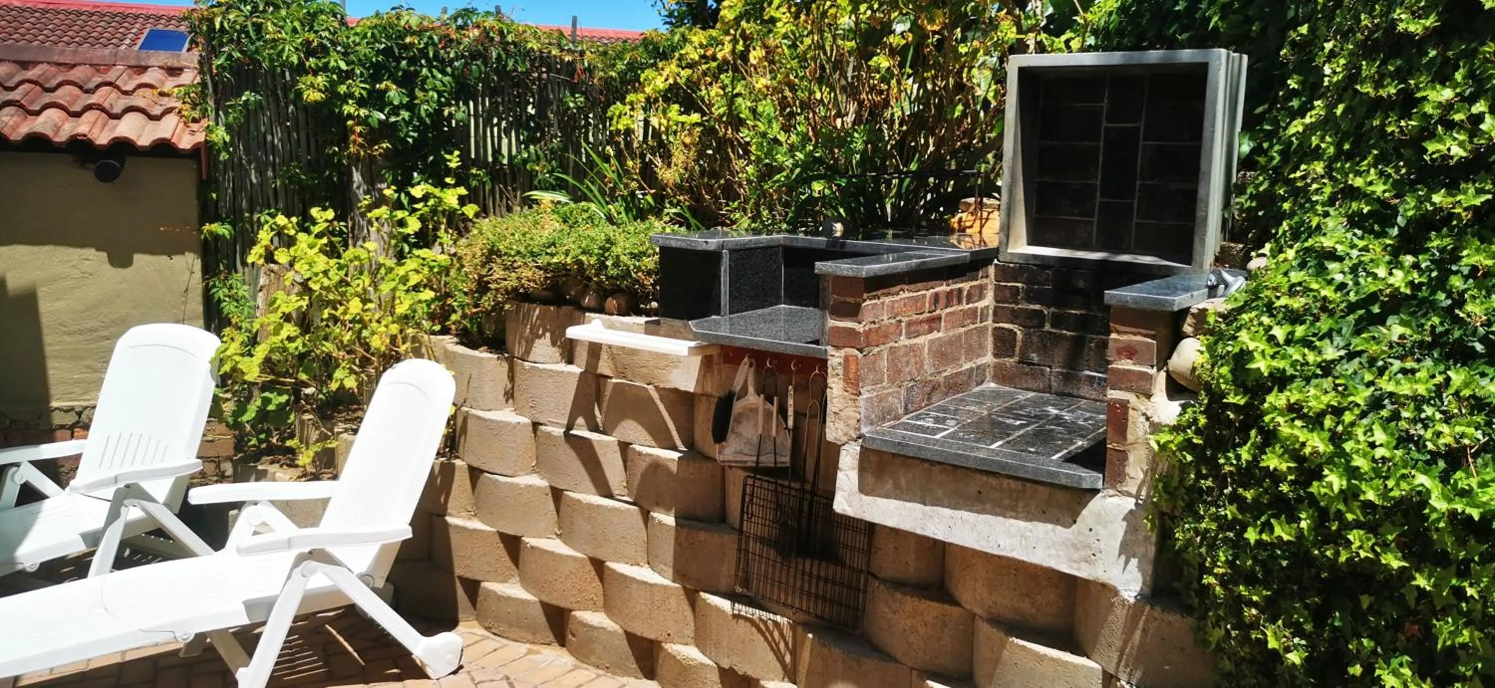 BBQ facilities in The Third Dolphin