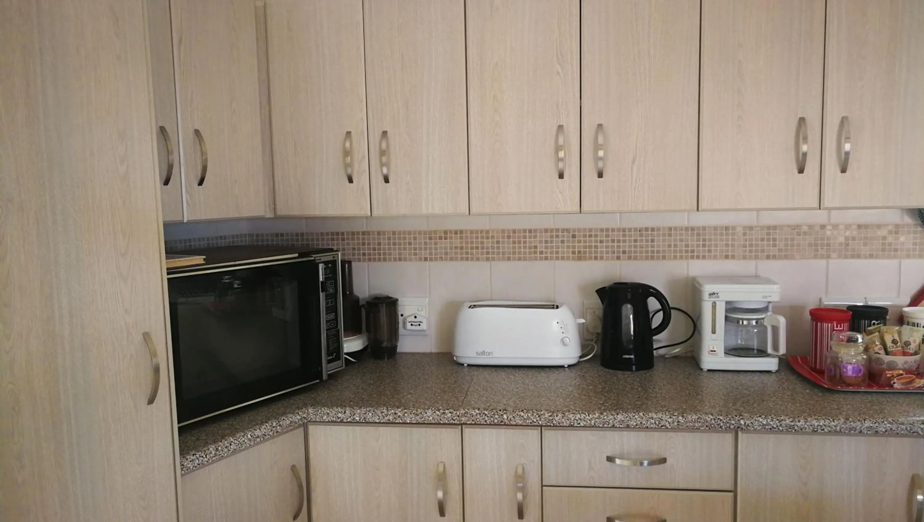 Coffee/tea facilities in The Third Dolphin