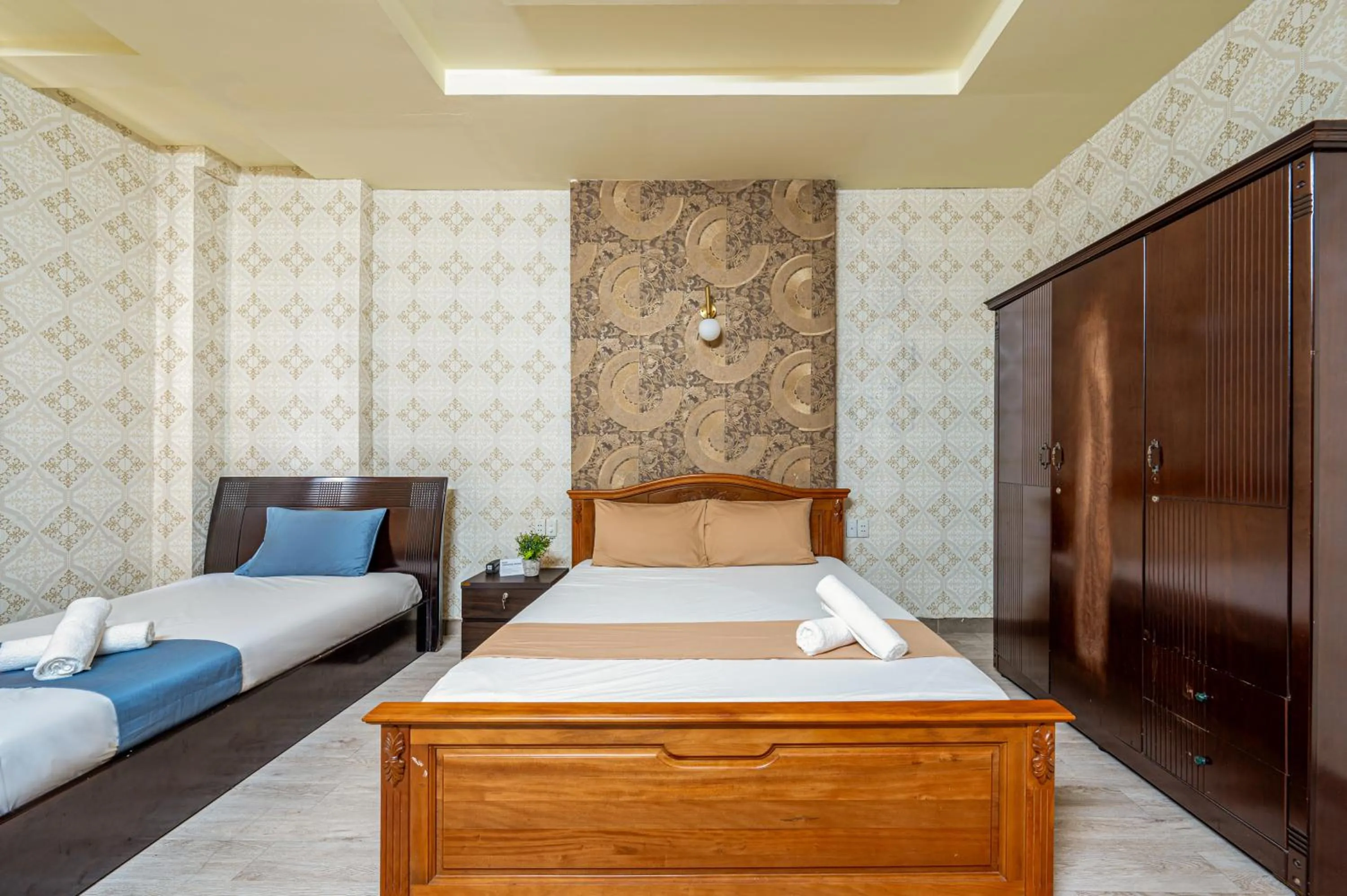 Bed in Hoàng Long Hotel By Cozrum