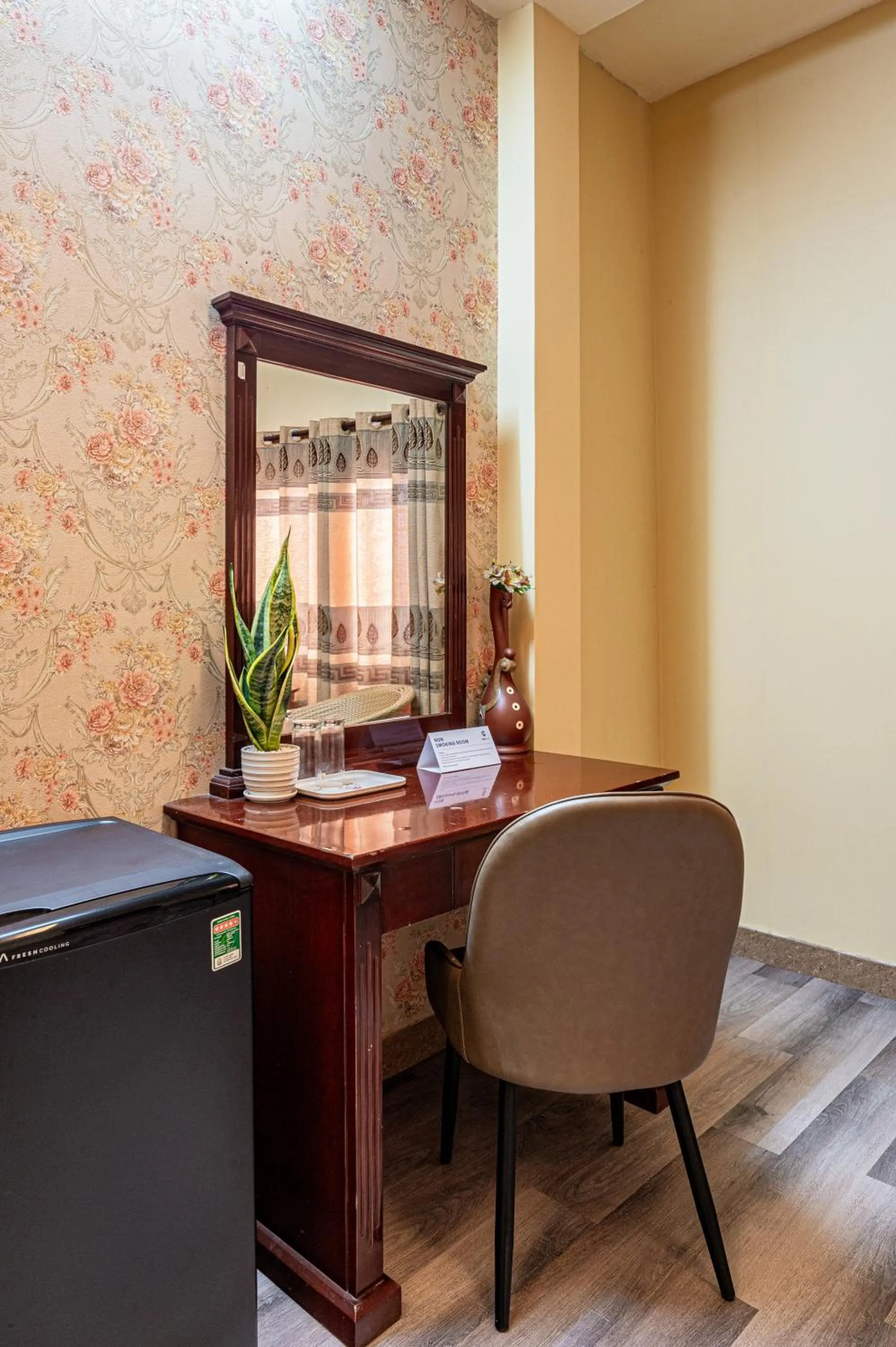 Living room in Hoàng Long Hotel By Cozrum