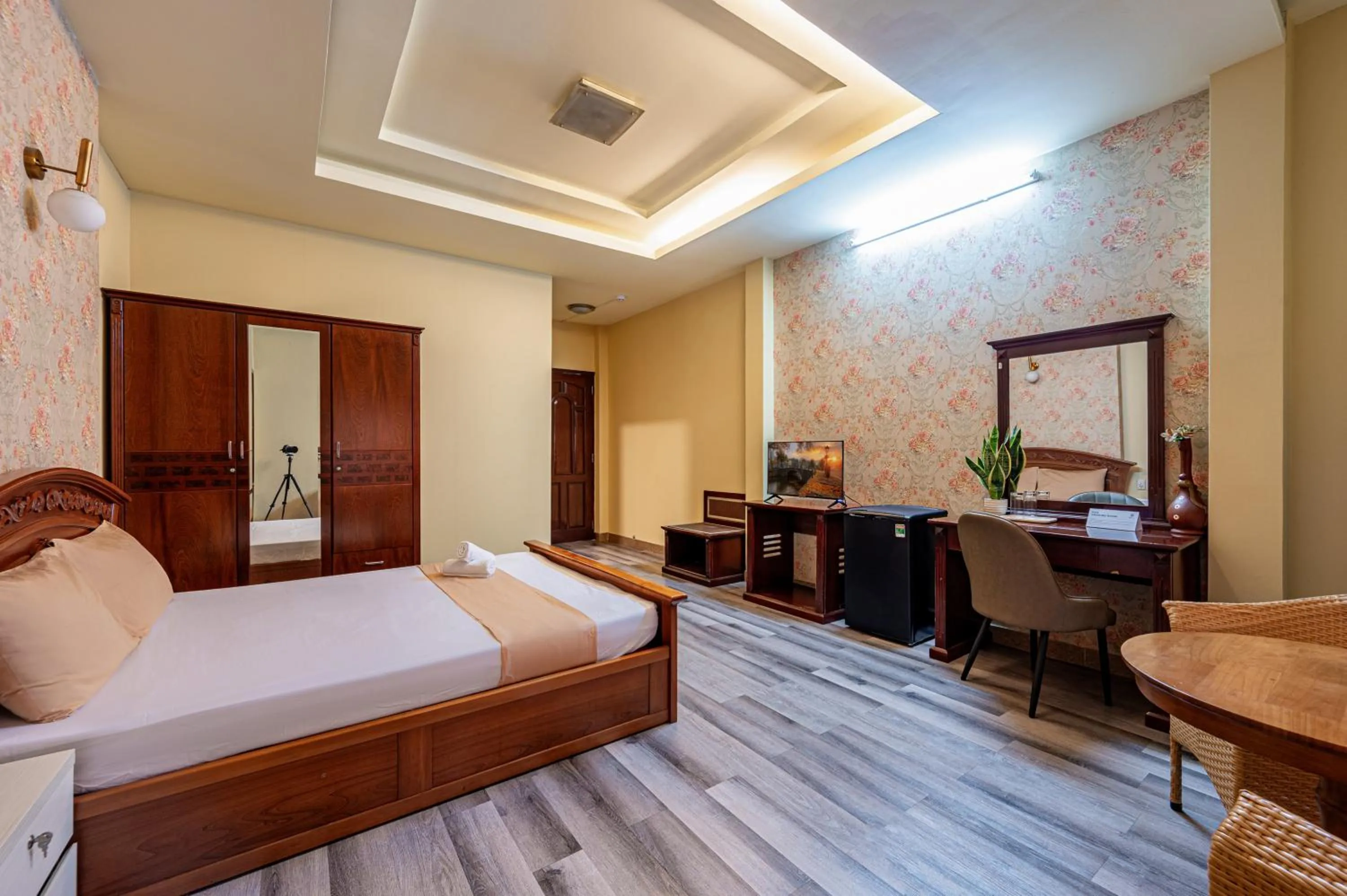 Bed in Hoàng Long Hotel By Cozrum