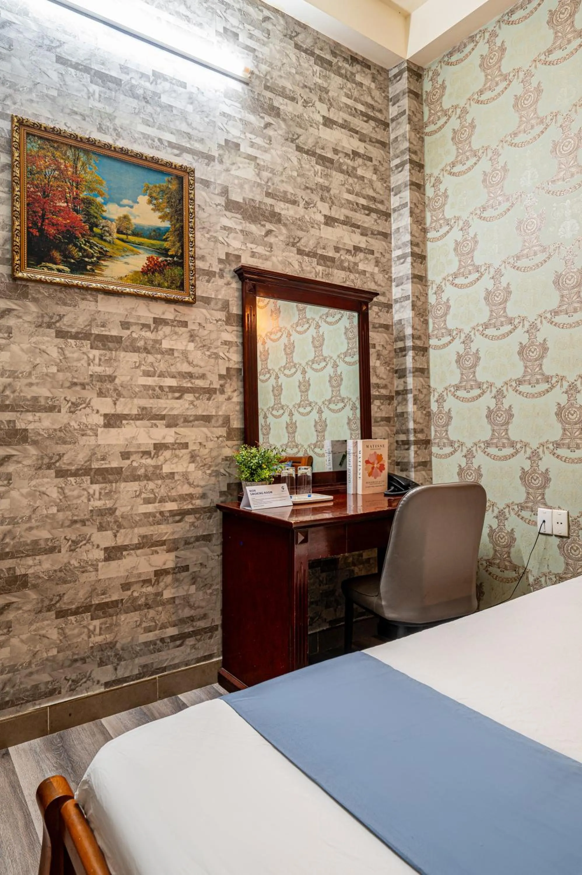 Bed in Hoàng Long Hotel By Cozrum