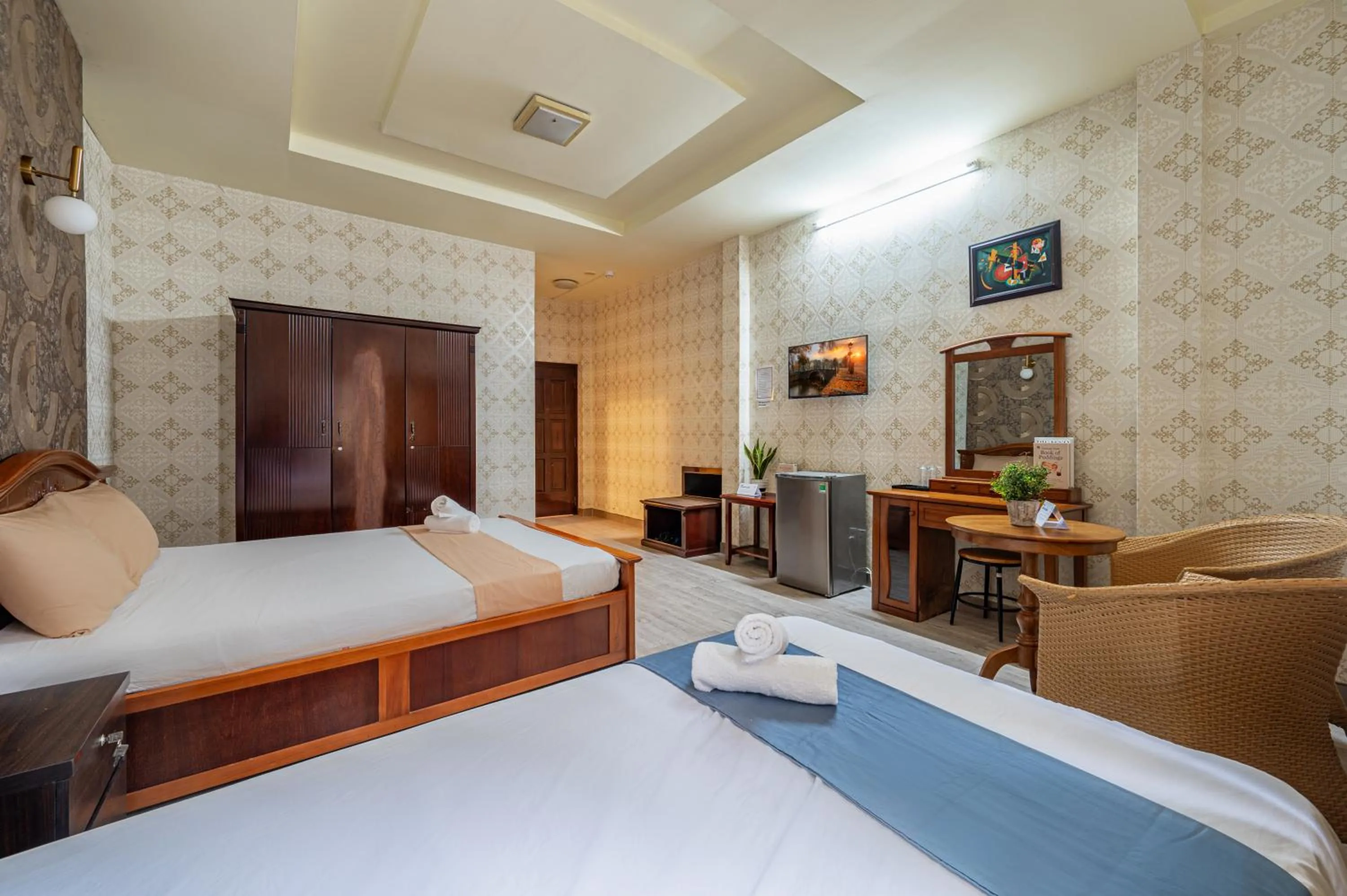 Bed in Hoàng Long Hotel By Cozrum