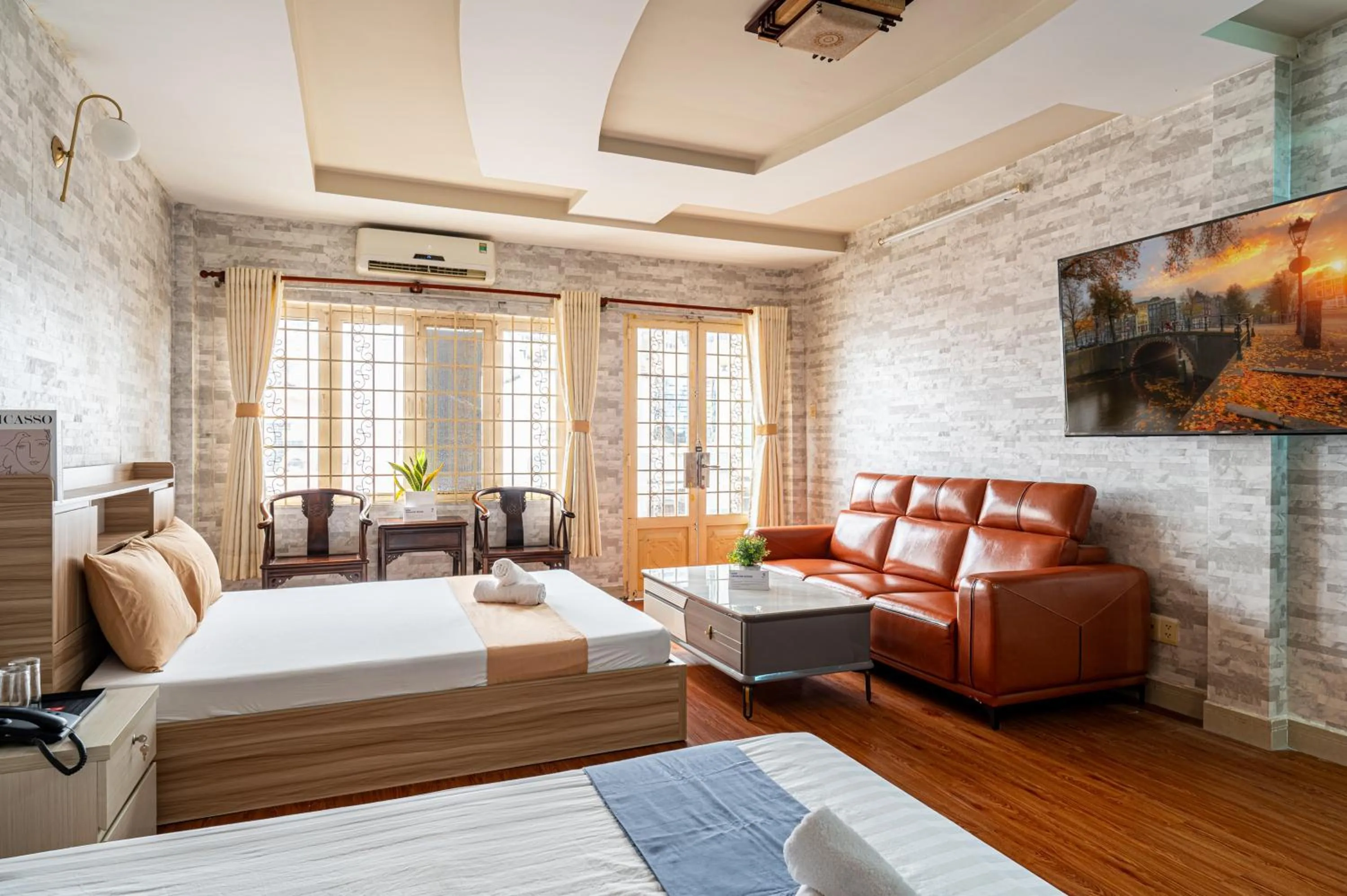 Bed in Hoàng Long Hotel By Cozrum