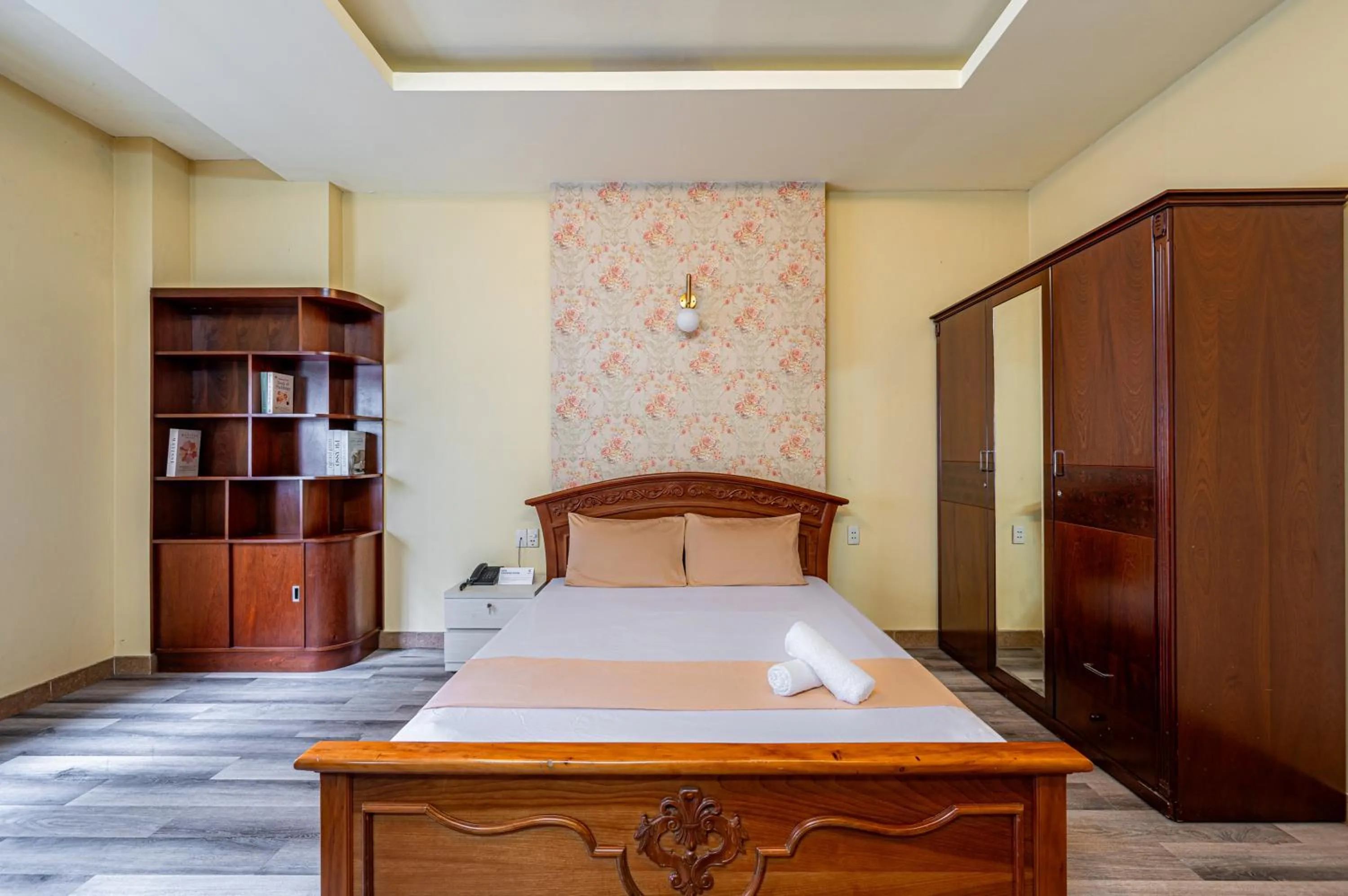 Bed in Hoàng Long Hotel By Cozrum