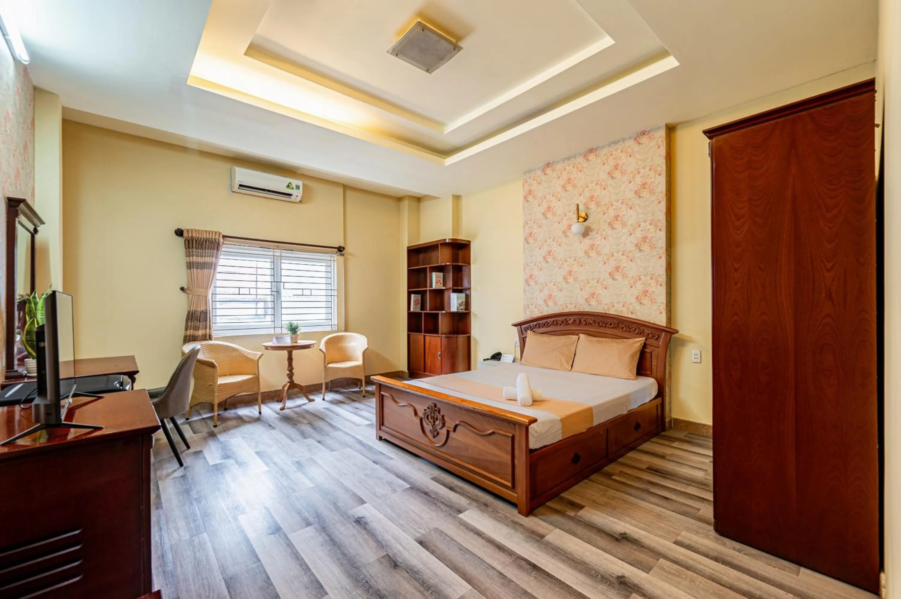 Bed in Hoàng Long Hotel By Cozrum