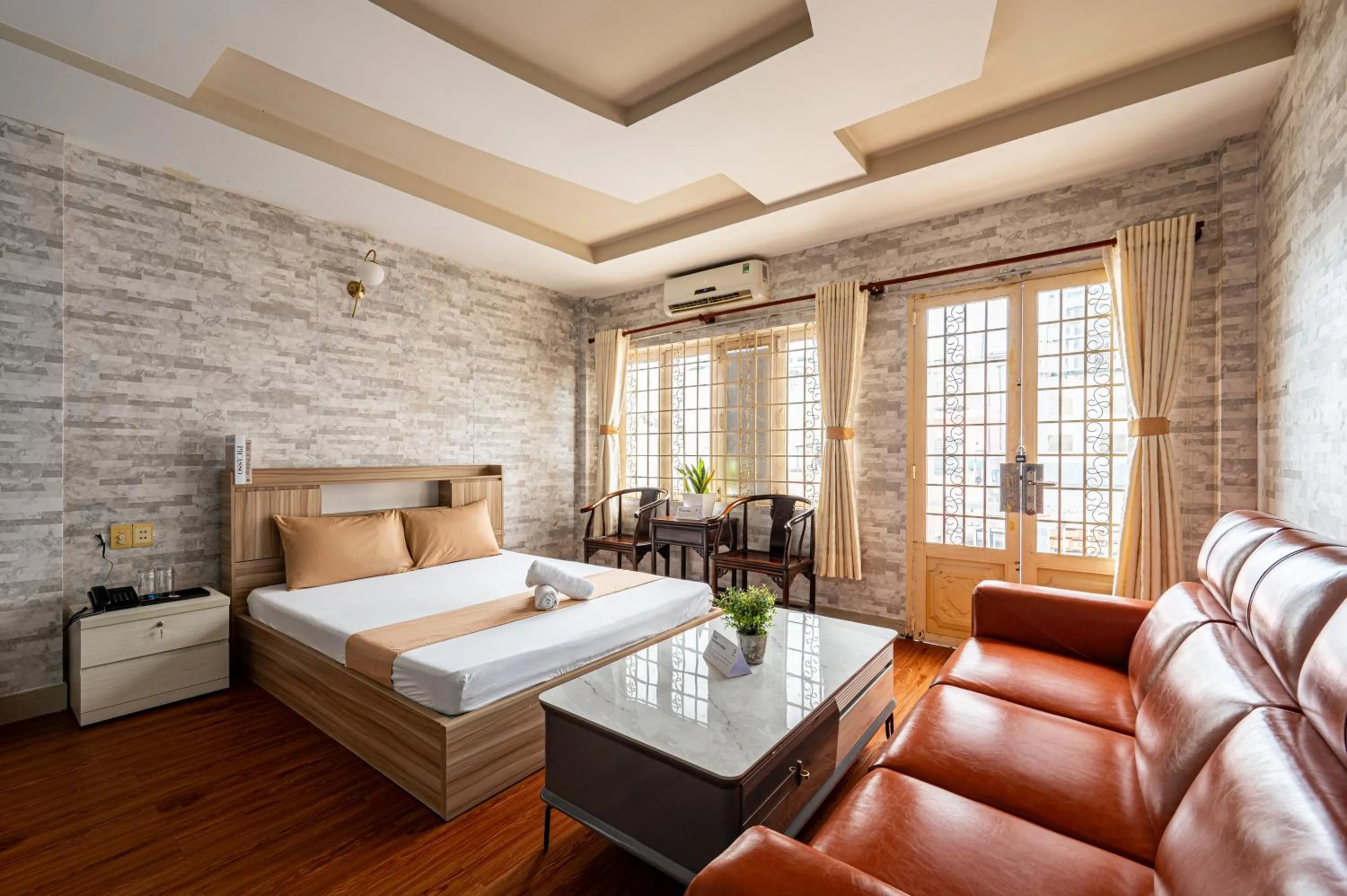 Bed in Hoàng Long Hotel By Cozrum