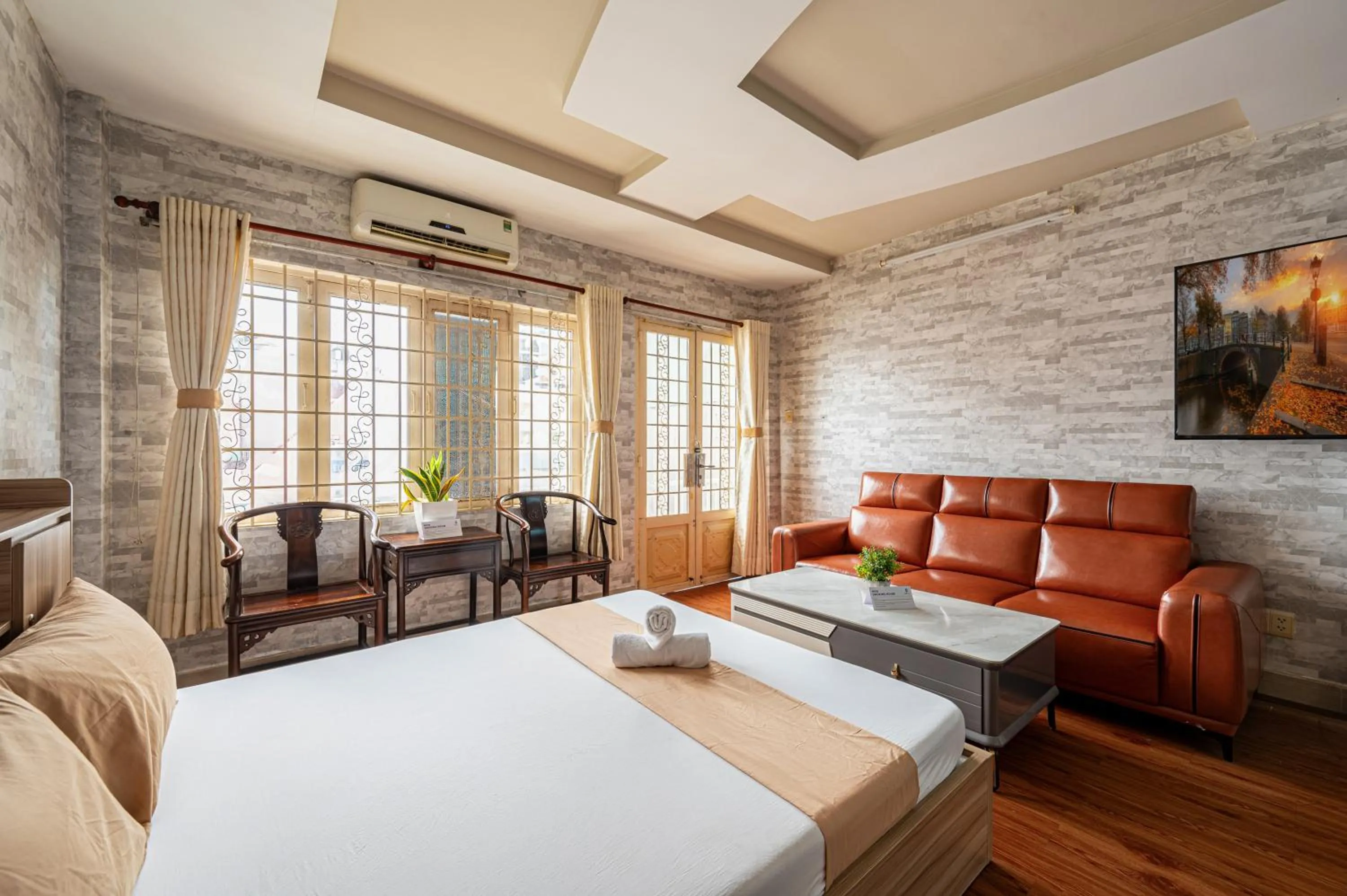 Bed in Hoàng Long Hotel By Cozrum