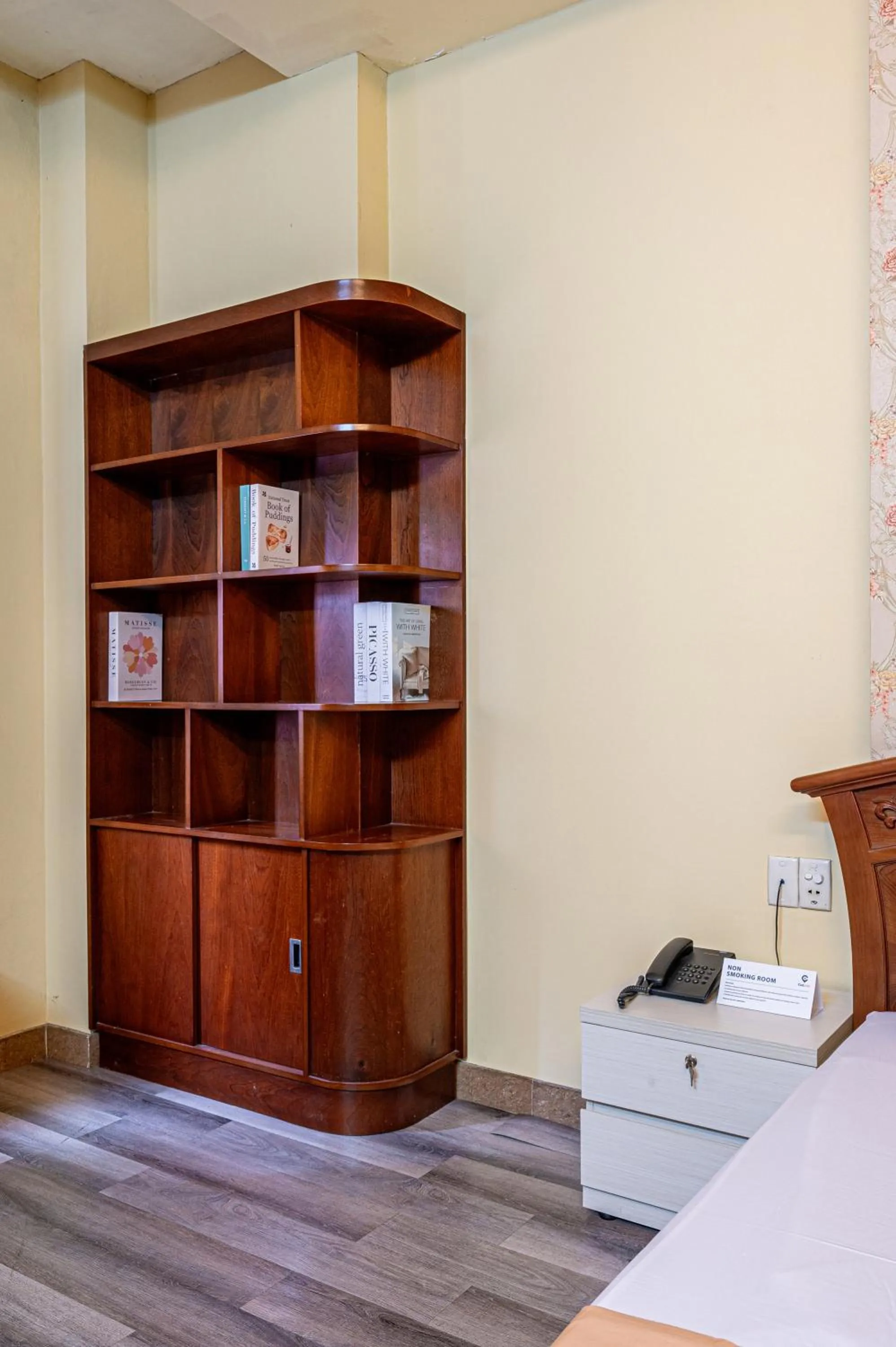 Library, Bed in Hoàng Long Hotel By Cozrum