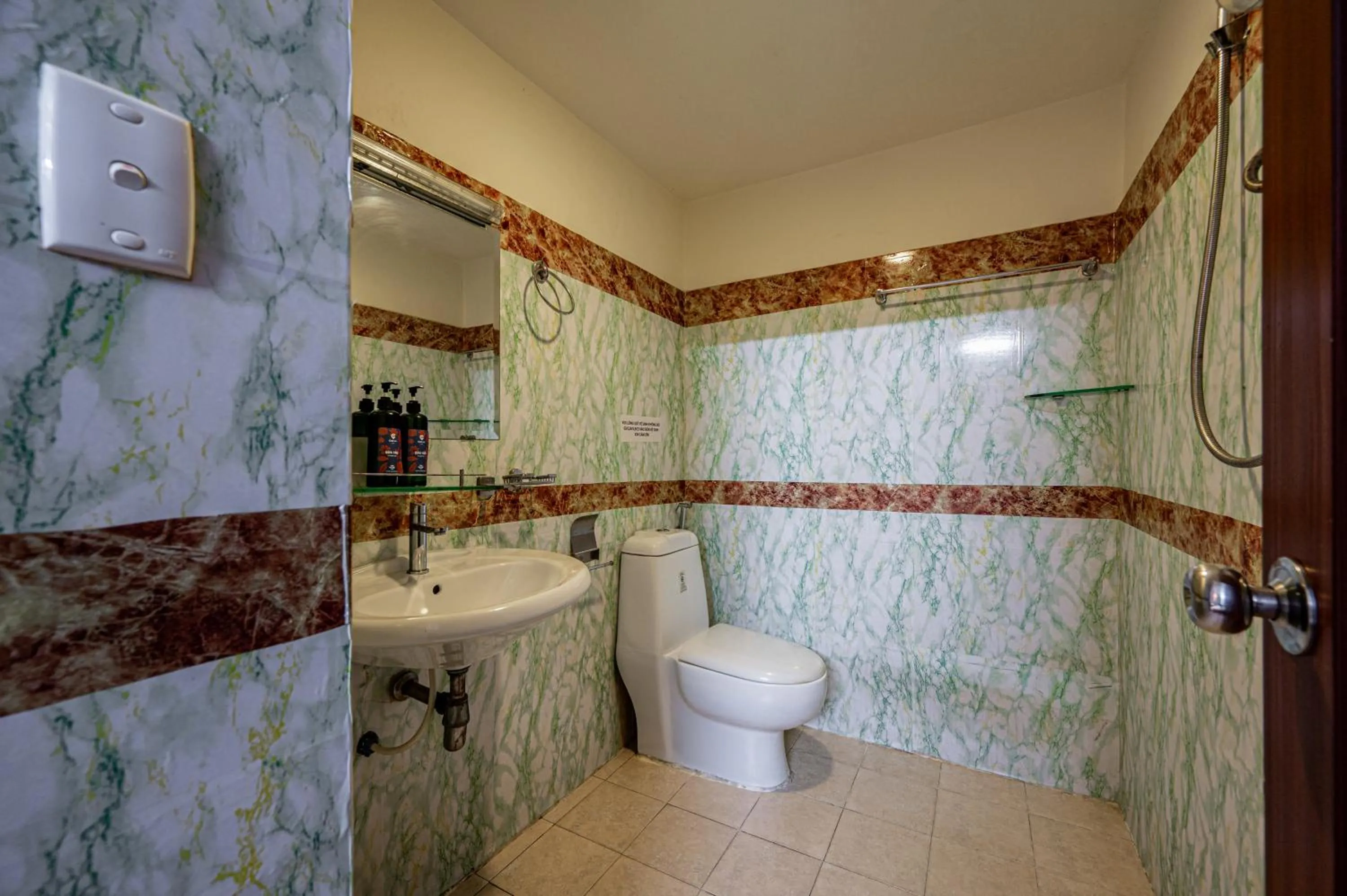 Shower in Hoàng Long Hotel By Cozrum