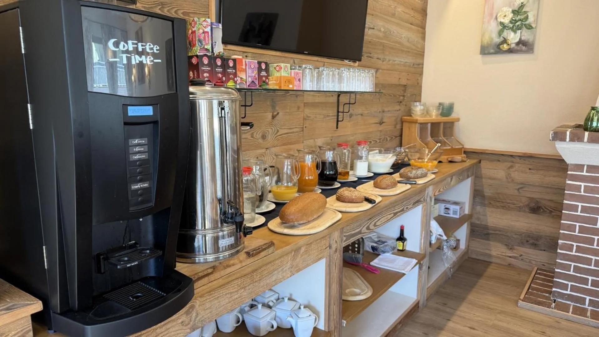 Breakfast in Weisses Rössl am See