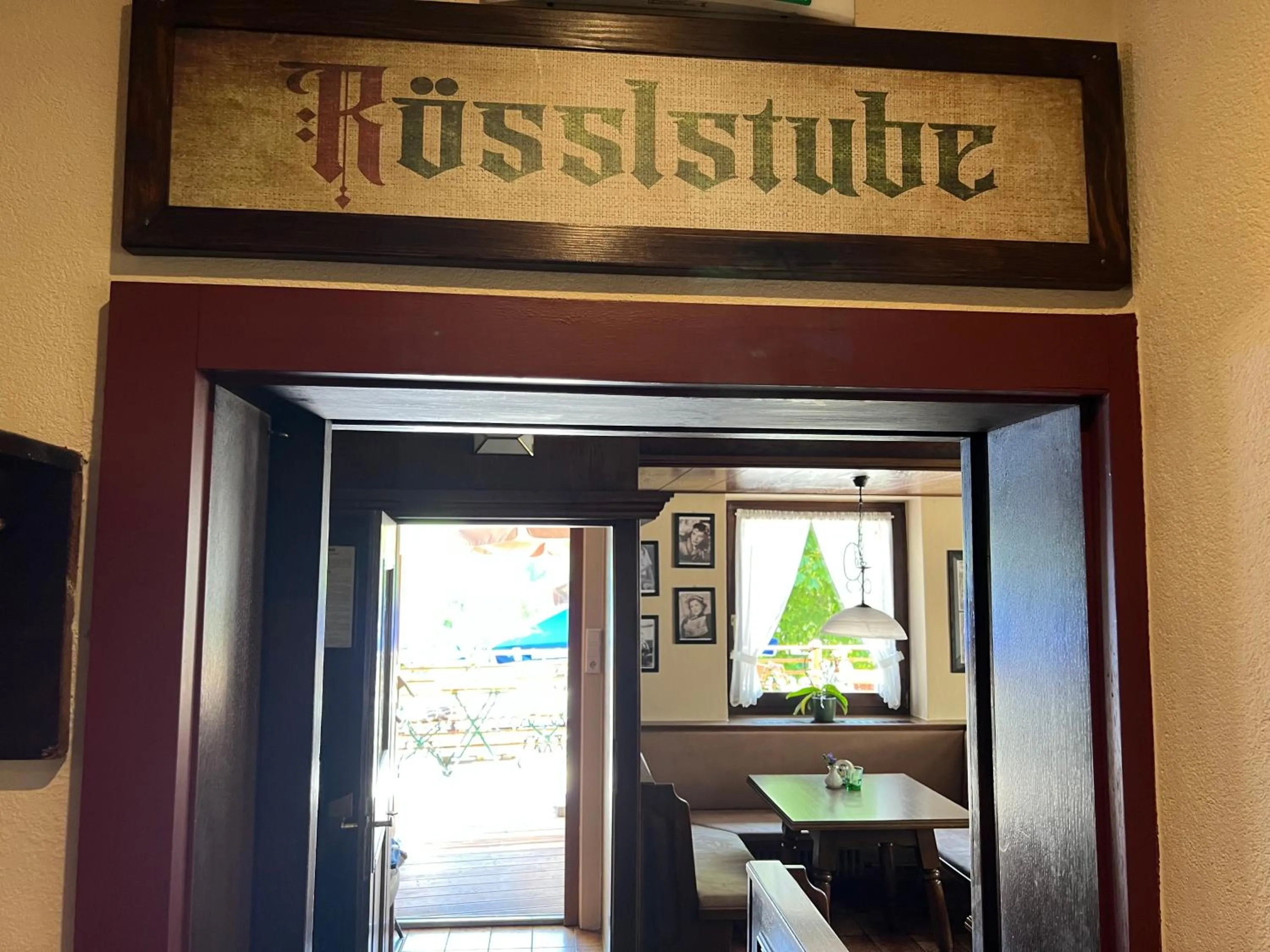 Restaurant/places to eat in Weisses Rössl am See