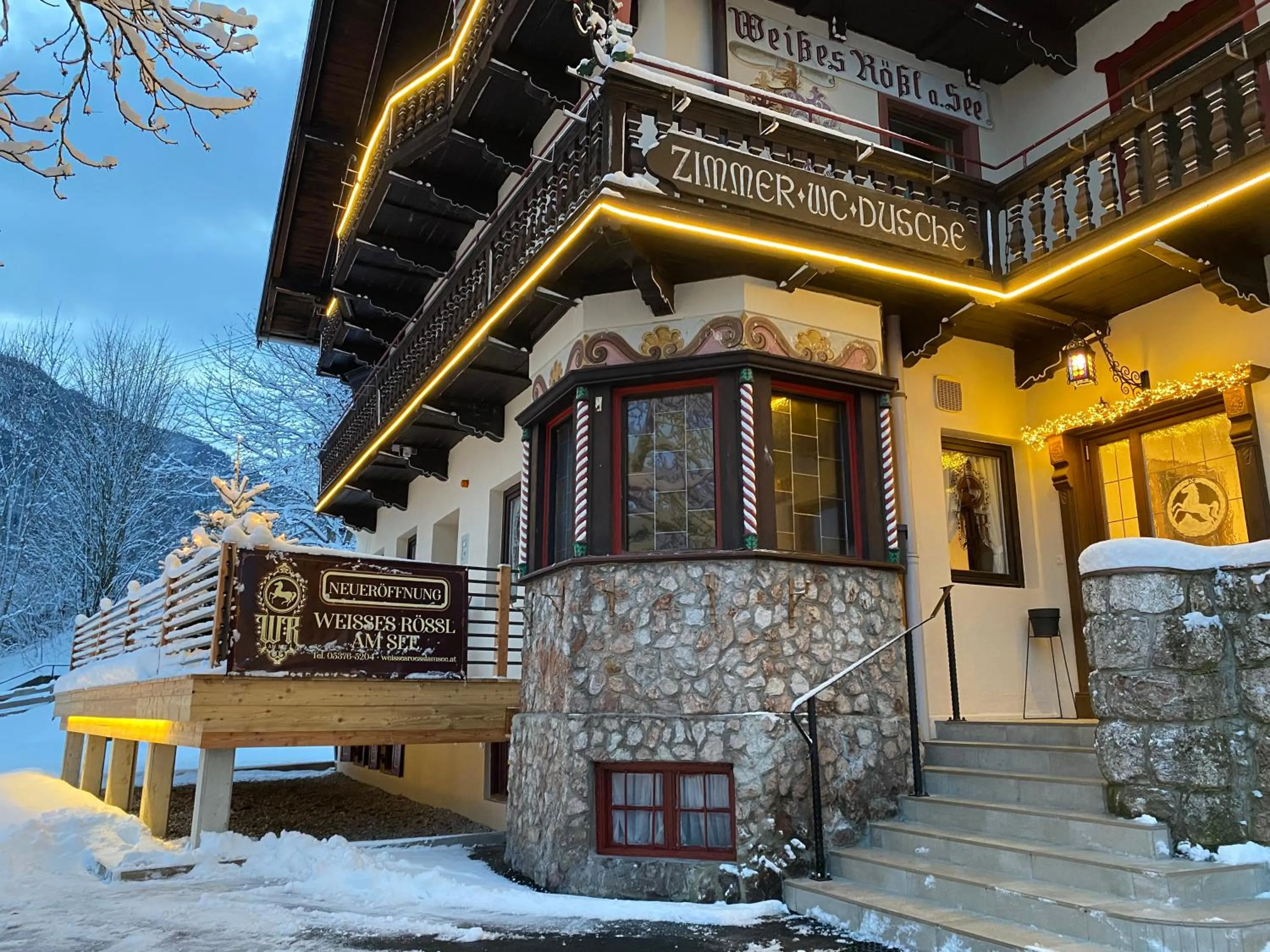 Property building in Weisses Rössl am See