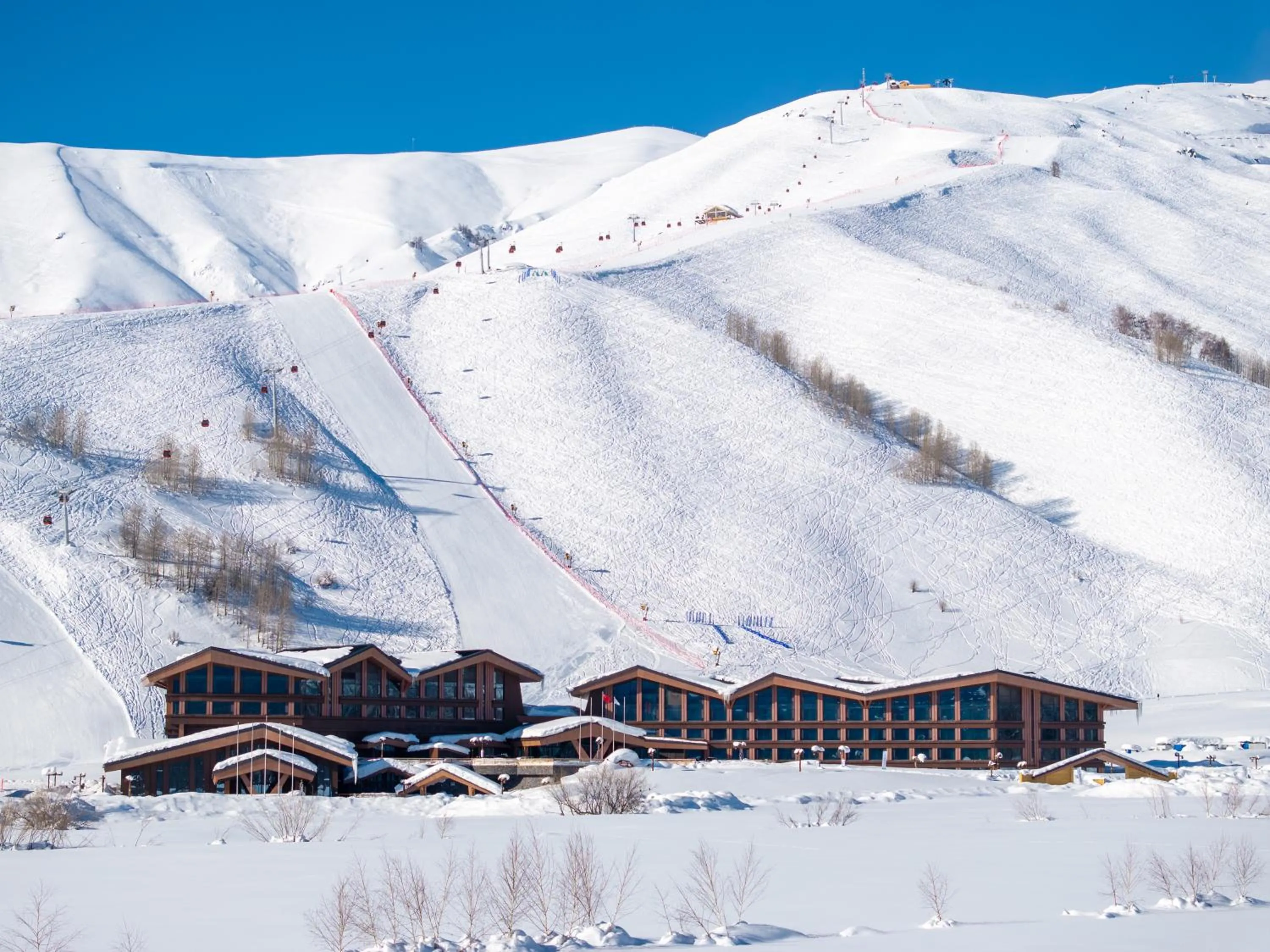 Skiing in Holiday Inn Resort Kanas Hemu by IHG