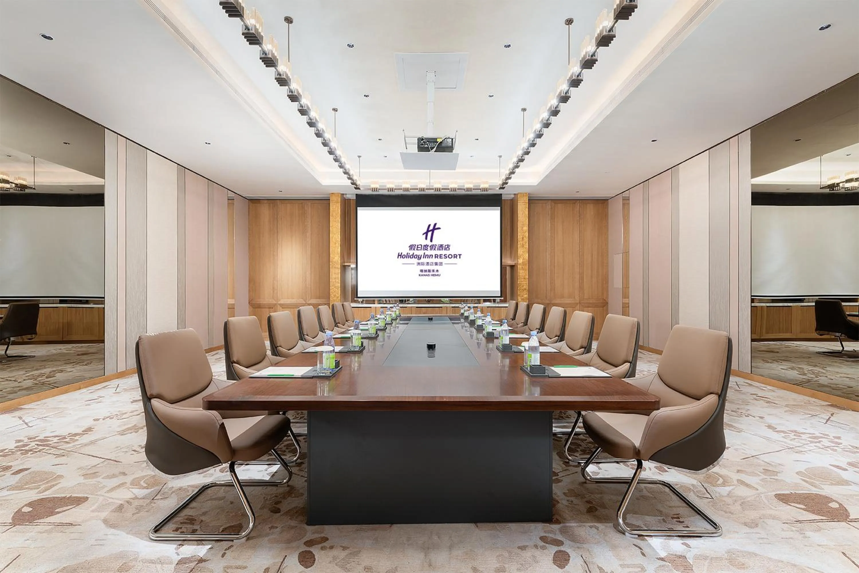 Meeting/conference room in Holiday Inn Resort Kanas Hemu by IHG