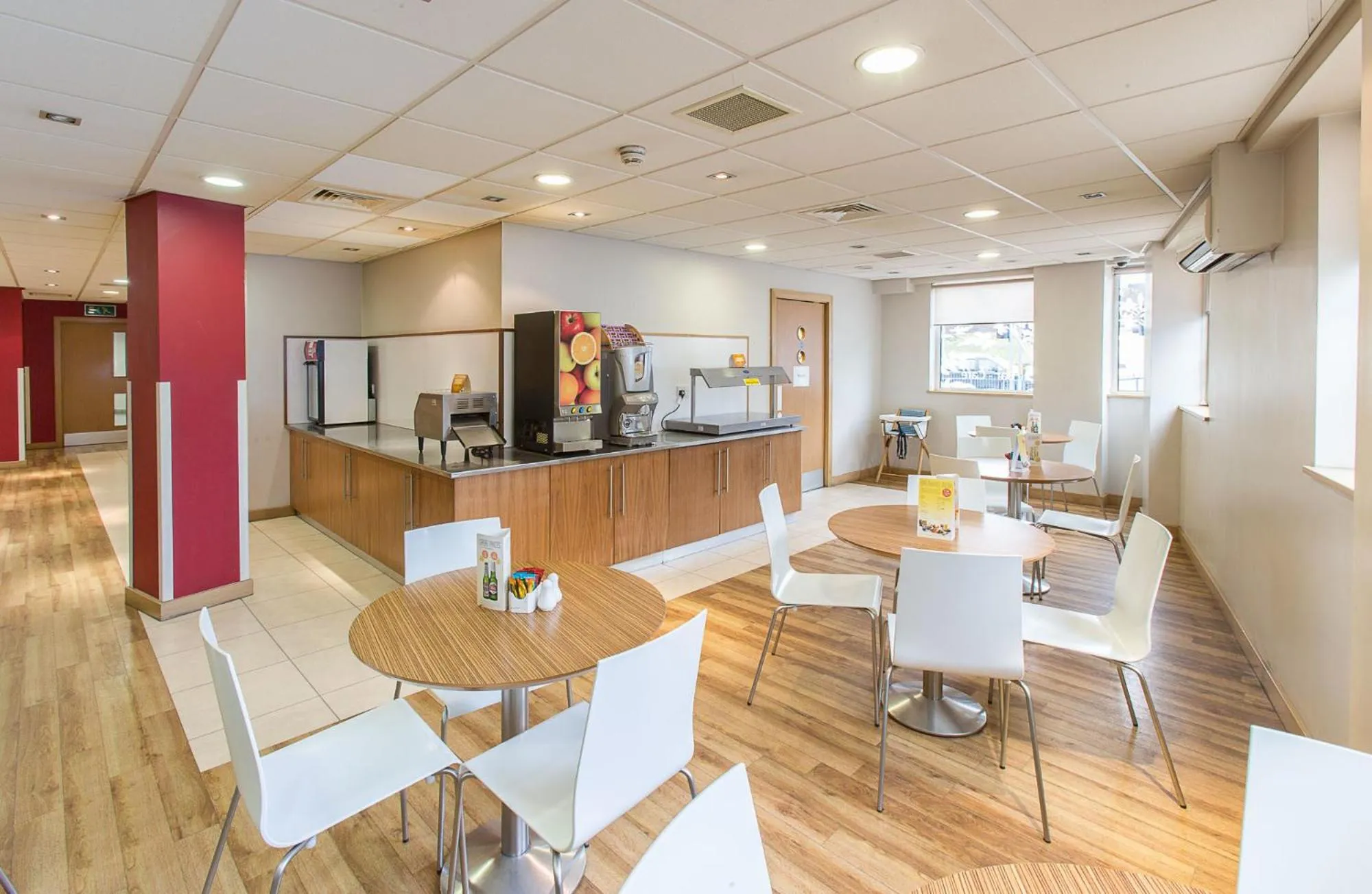 Restaurant/places to eat in Redwings Lodge Wolverhampton Central