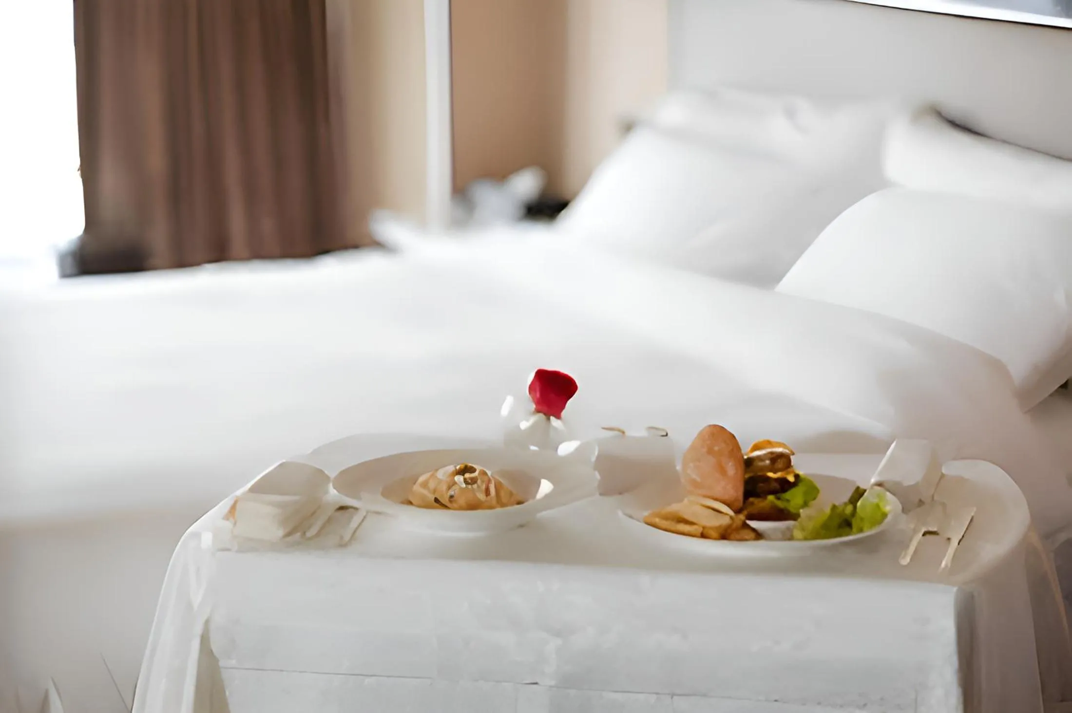 Food and drinks, Bed in Arul's Hotel