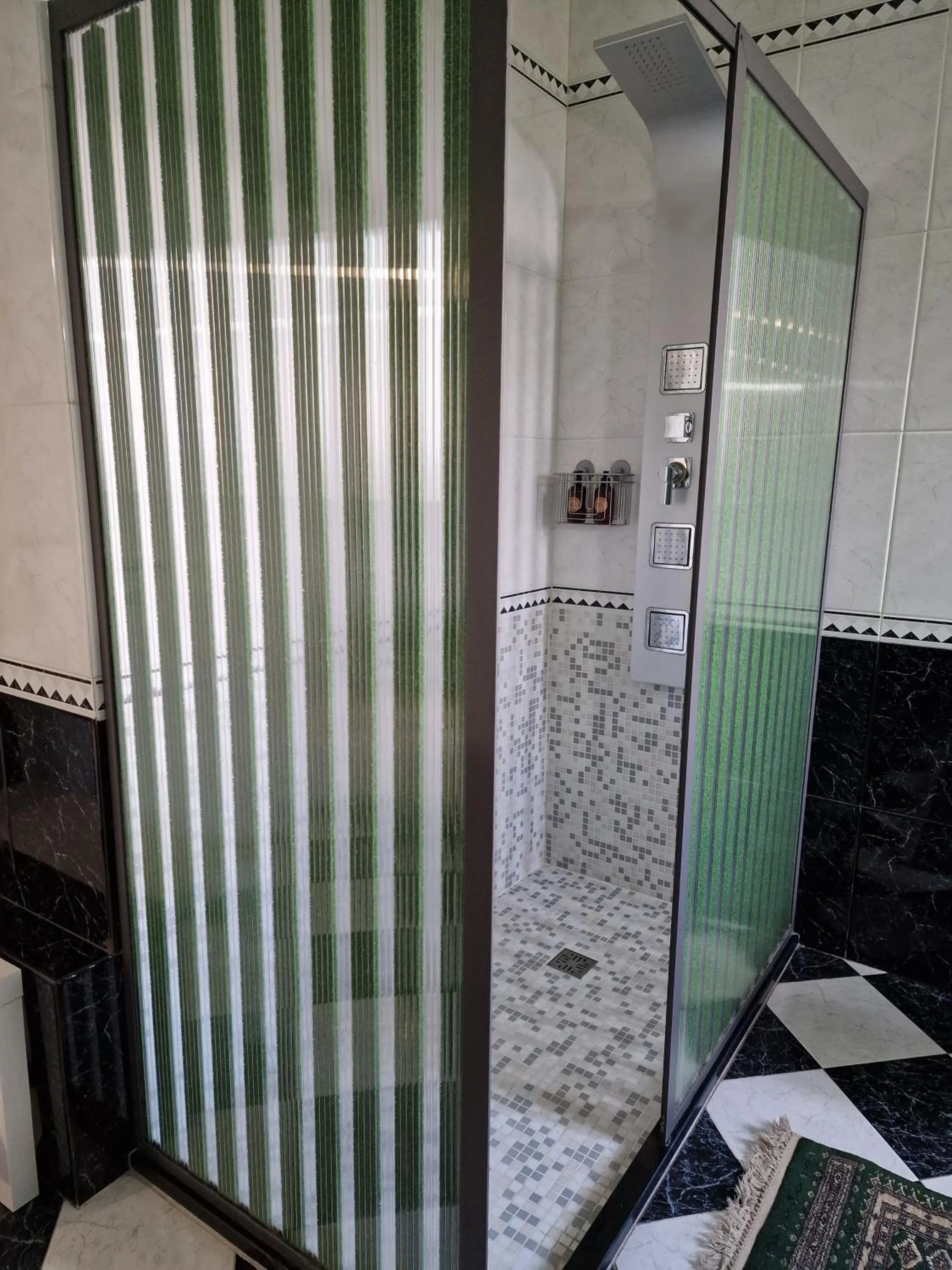 Shower in Mediterraneo B&B