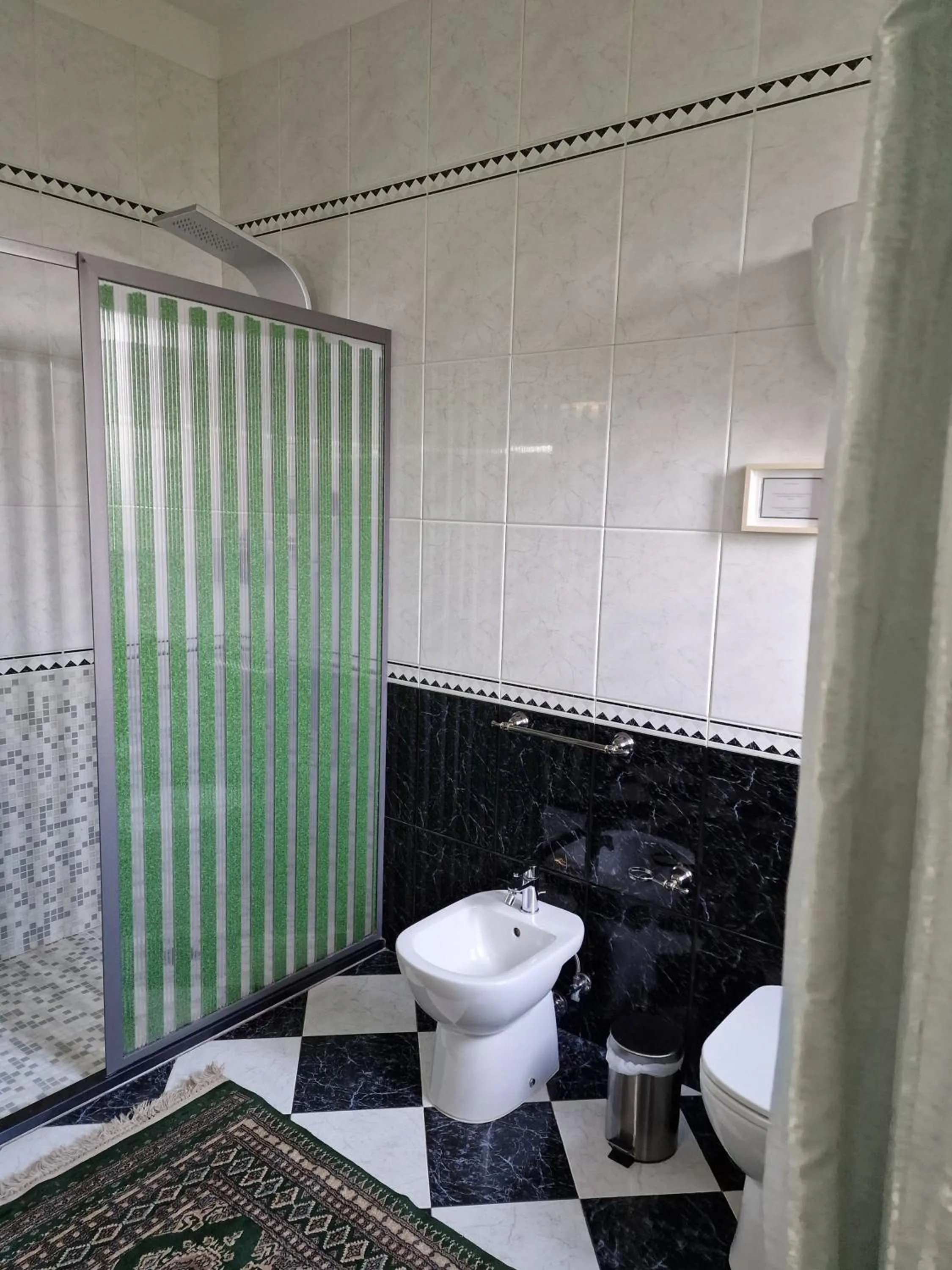 Shower in Mediterraneo B&B