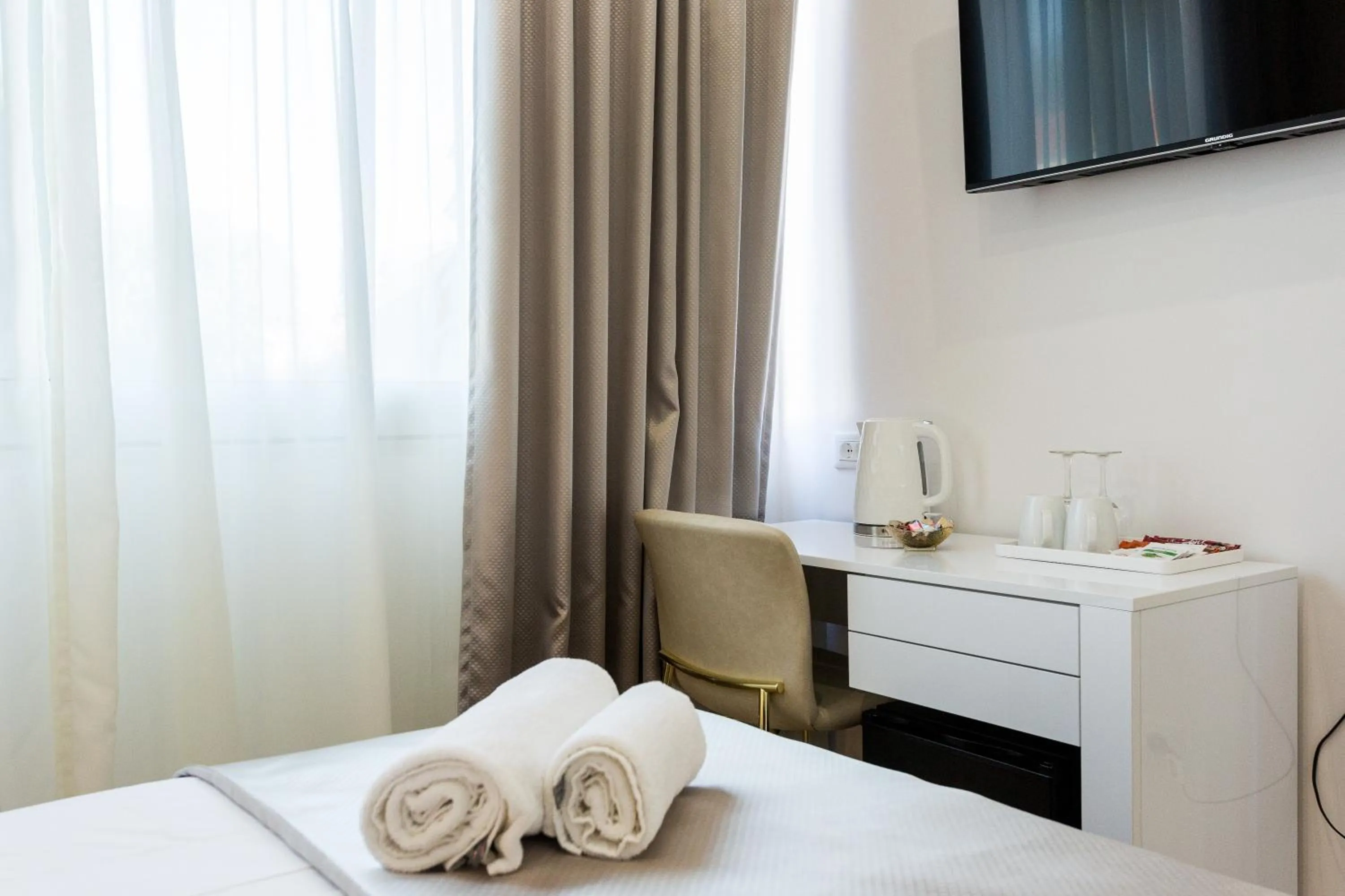 Bedroom, Bed in Shine of Life Luxury Rooms