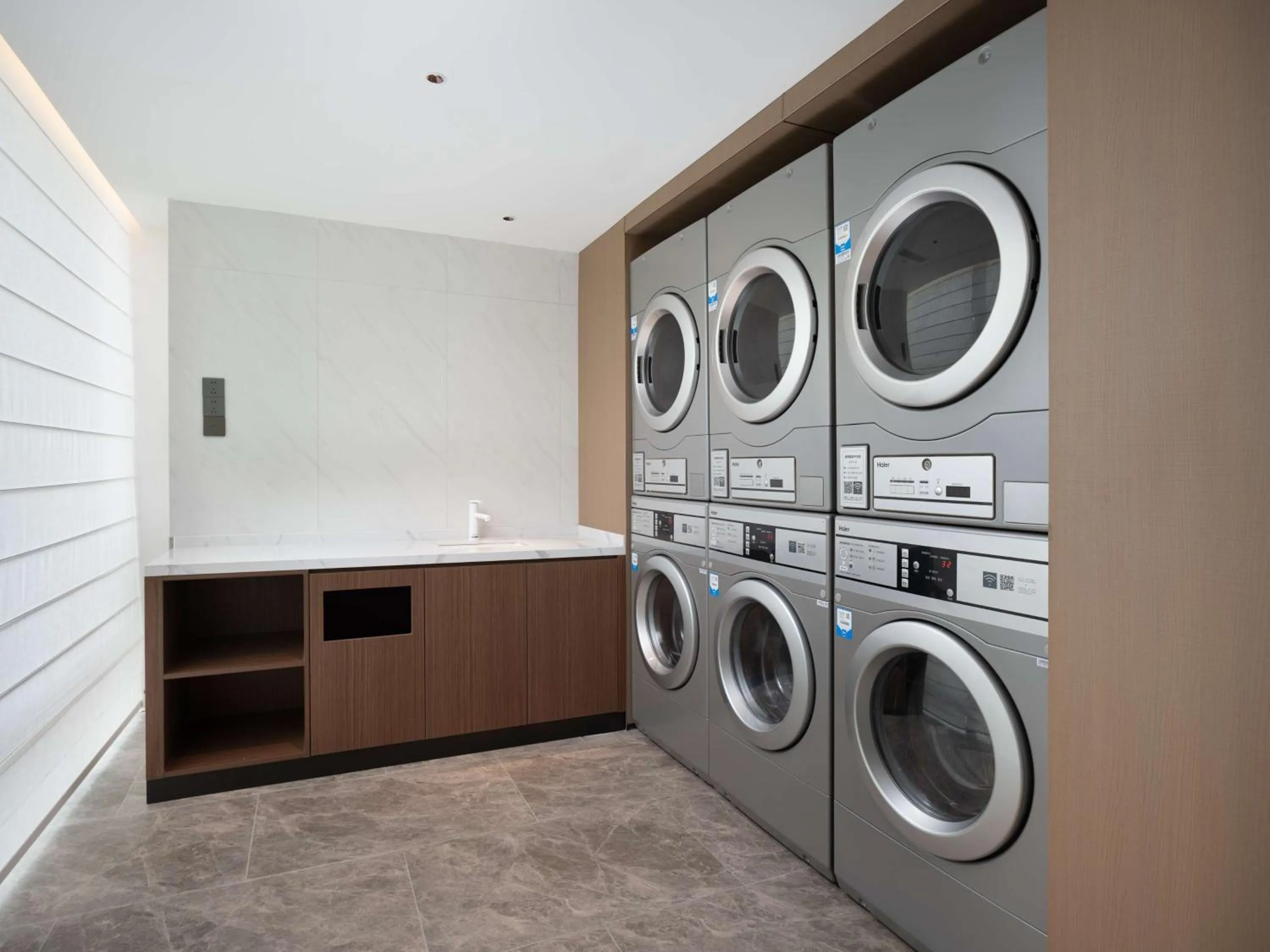 washing machine in Hilton Garden Inn Bazhong Bazhou