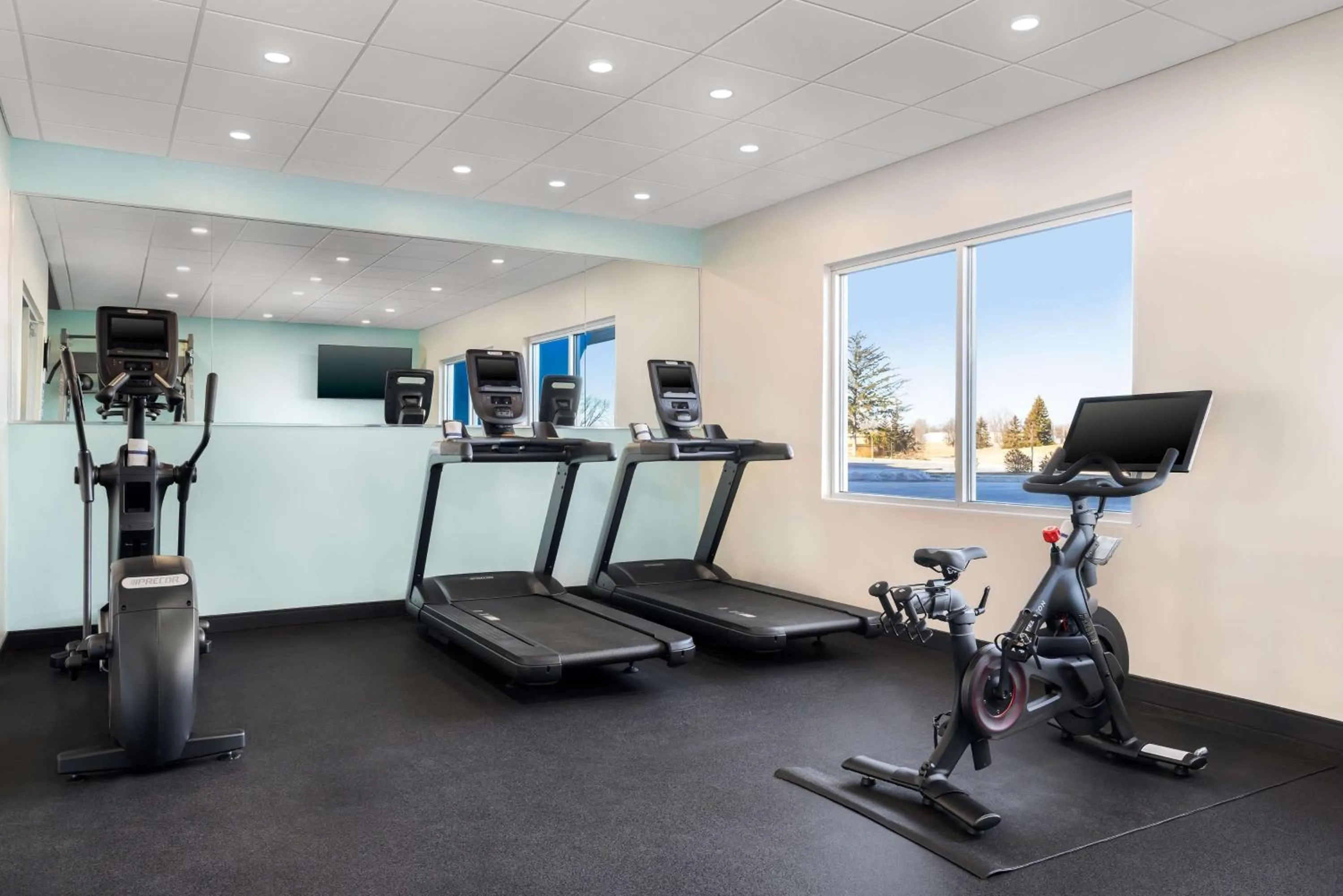 Fitness centre/facilities in Tru By Hilton Oshkosh