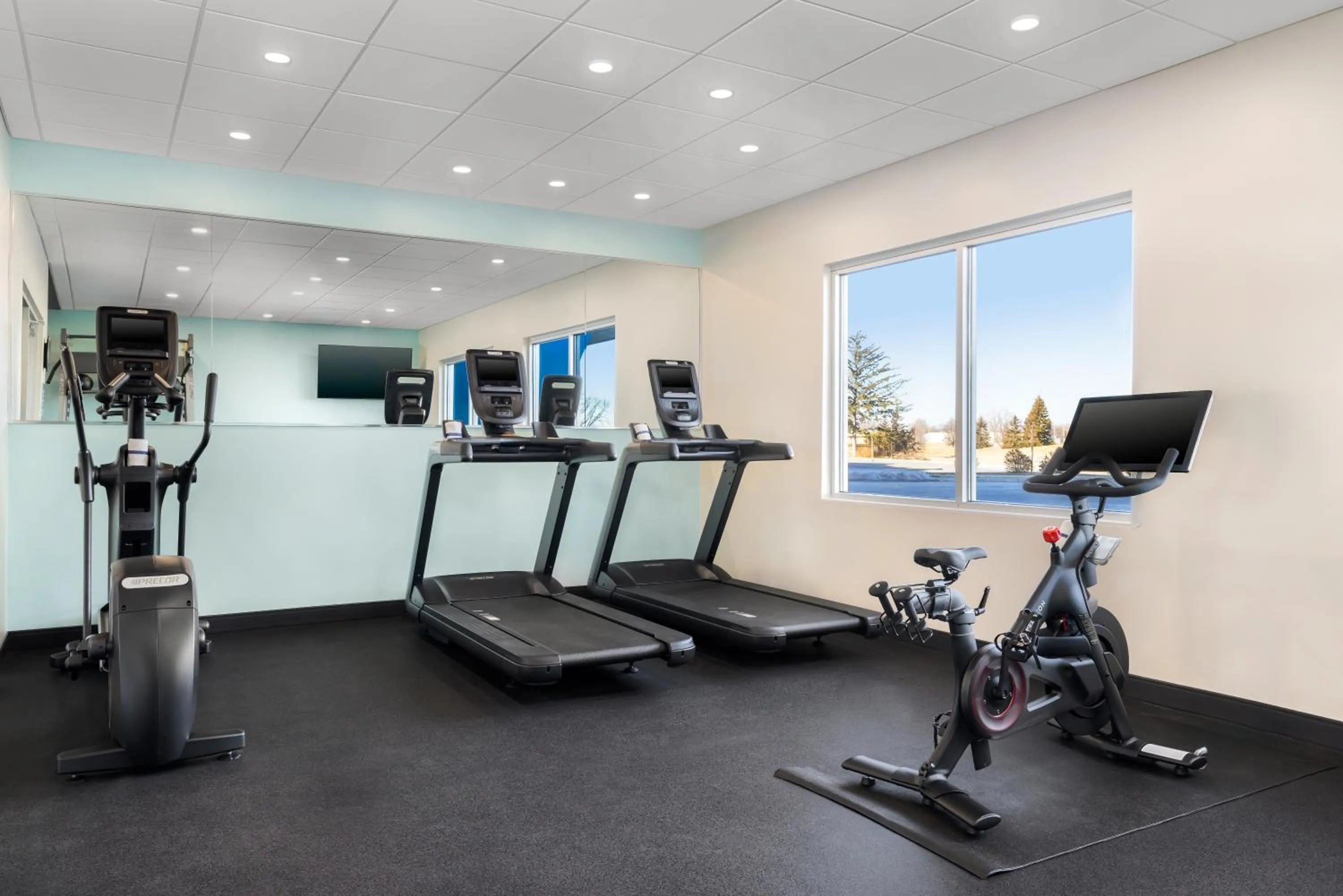 Fitness centre/facilities in Tru By Hilton Oshkosh