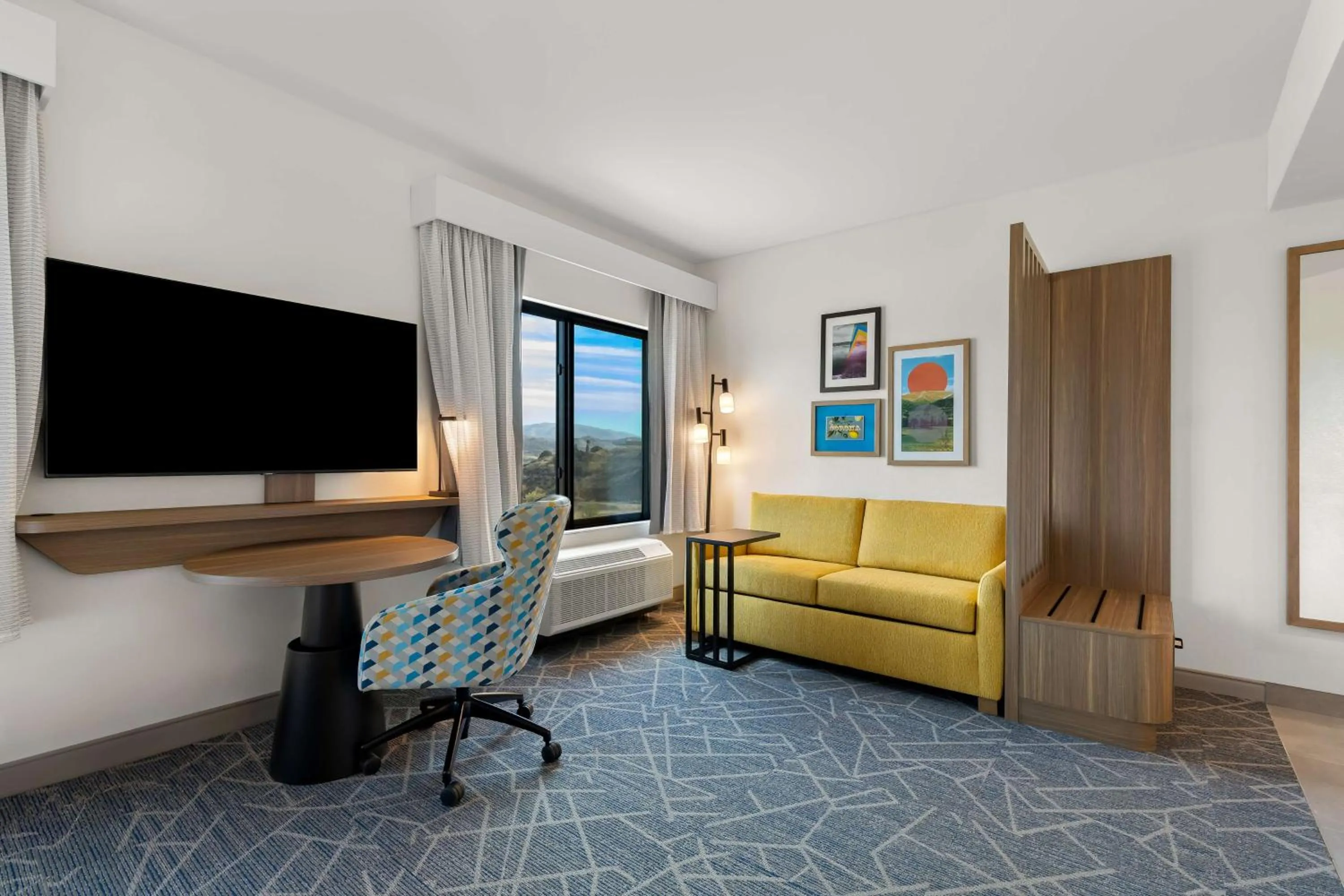 Bedroom in Hampton Inn & Suites Corona, Ca