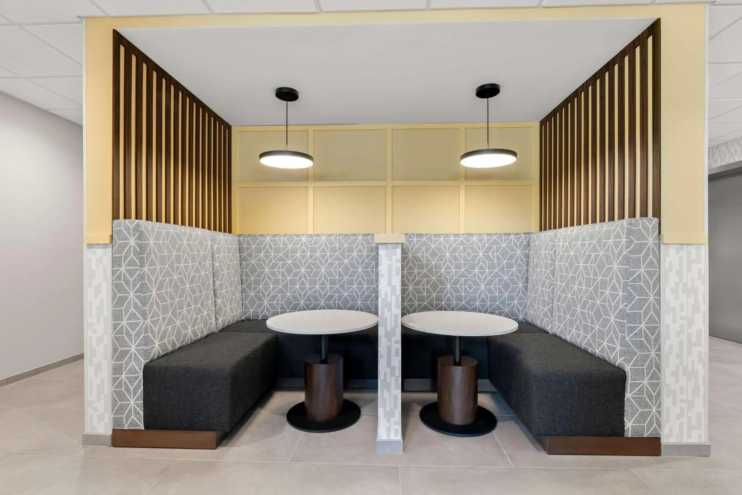 Lobby or reception in Hampton Inn & Suites Corona, Ca