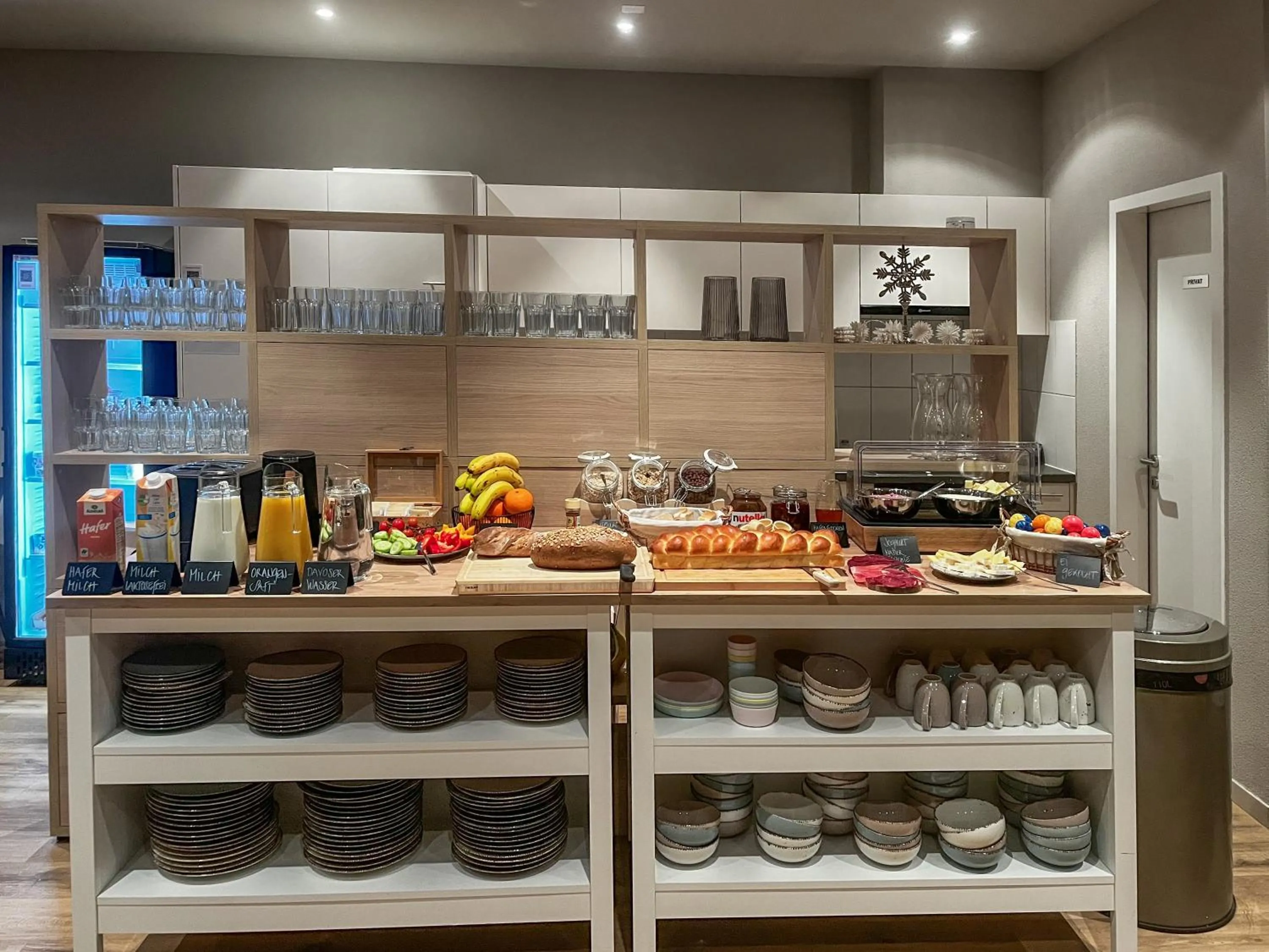 Breakfast in Studio 54 Davos