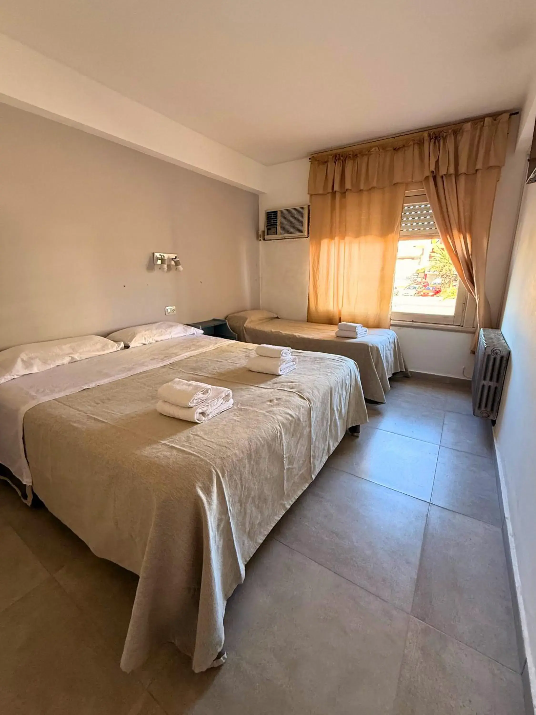 Triple Room in Hotel Montecarlo PSH Triple Room in Hotel Montecarlo PSH